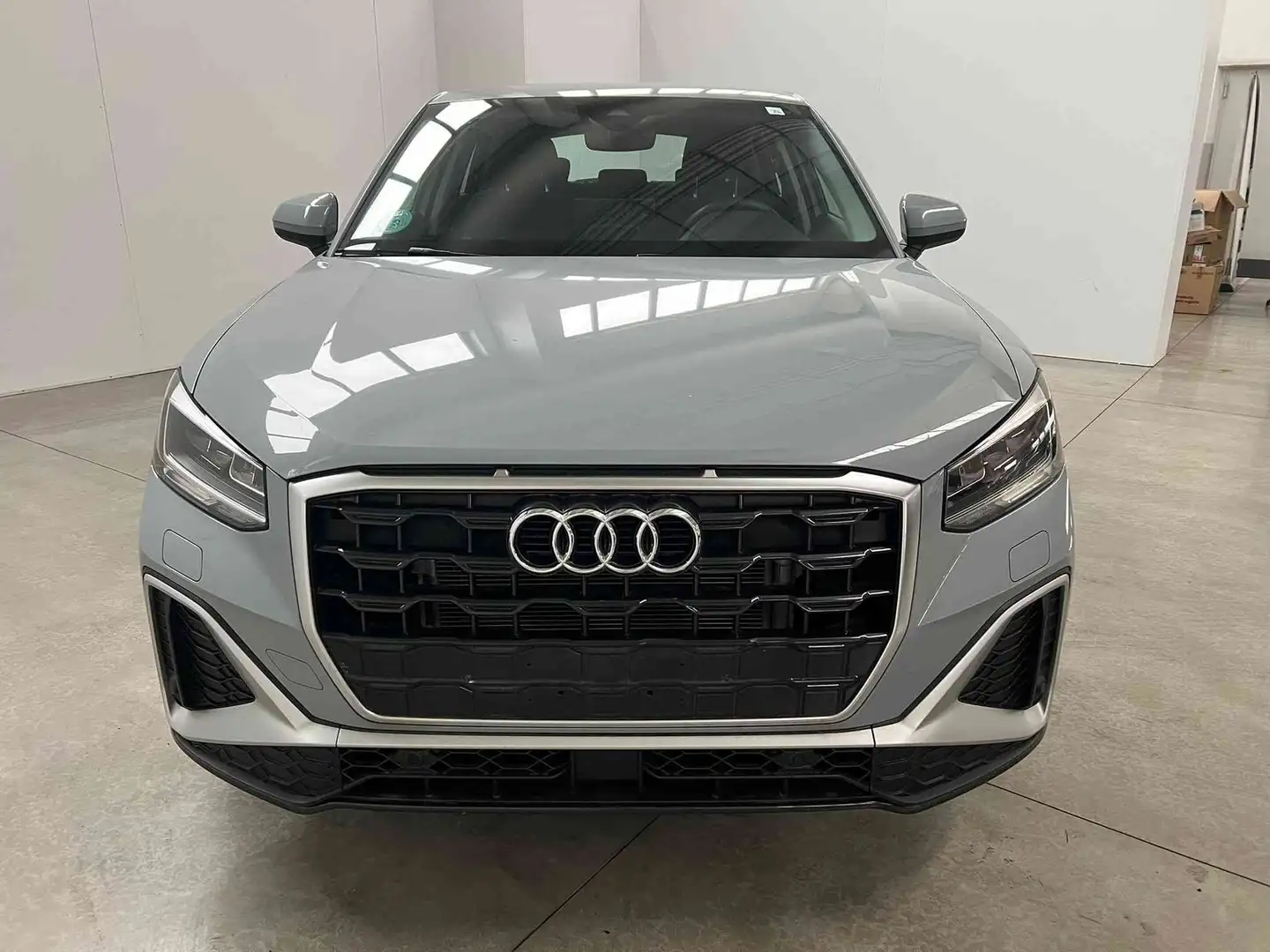 Audi Q2 30 1.0 tfsi S line edition Grau - 2