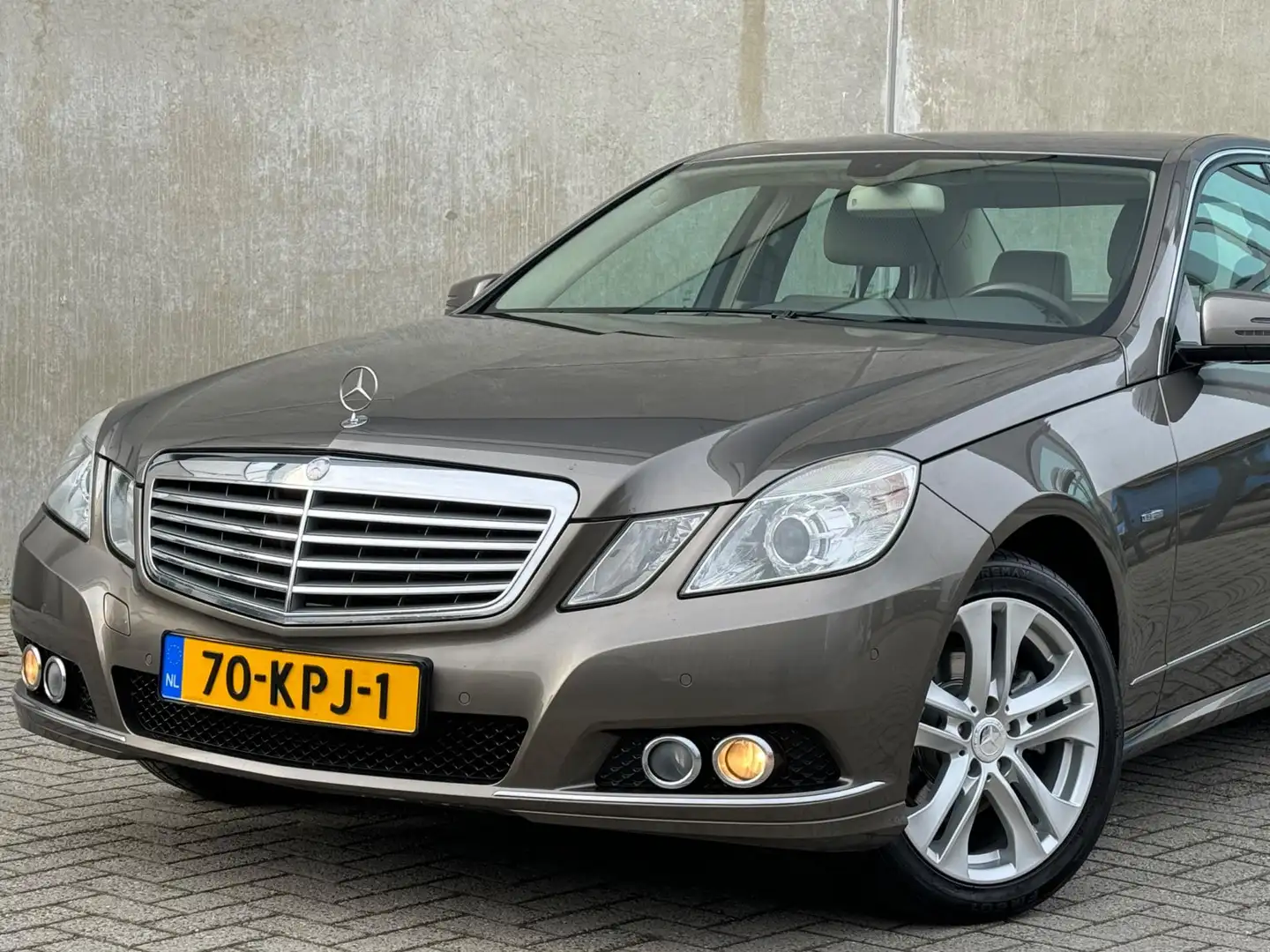 Mercedes-Benz E 200 1.8 E200 CGI Sedan AUT 2010 NAP Gris - 2