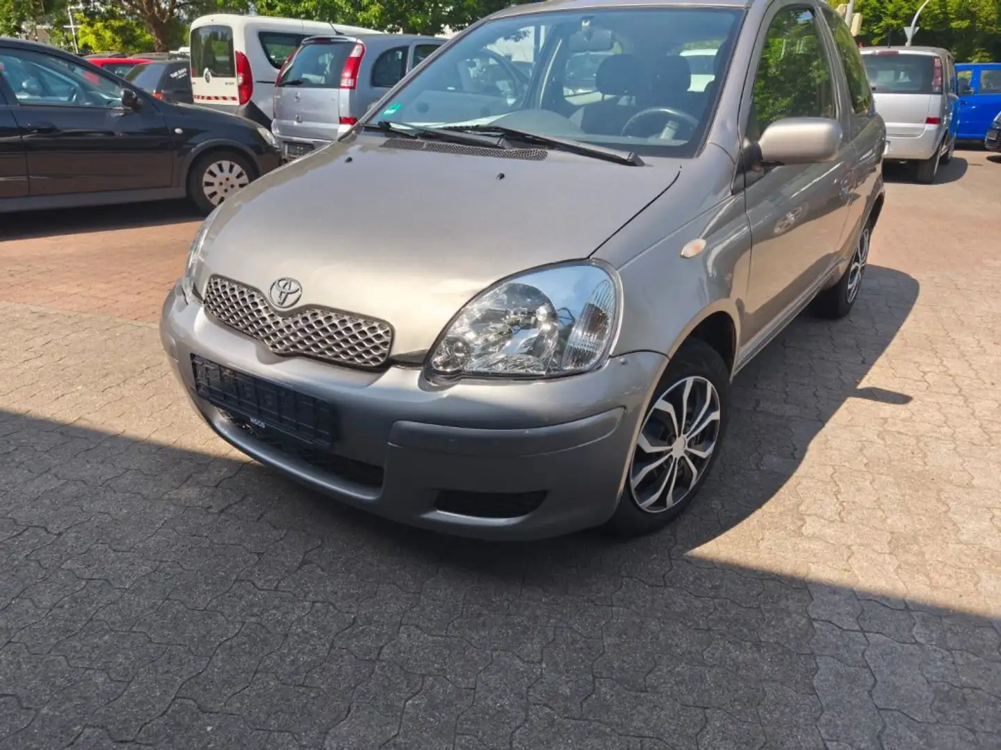 Toyota Yaris 1.0 TÜV NEU Gold - 2