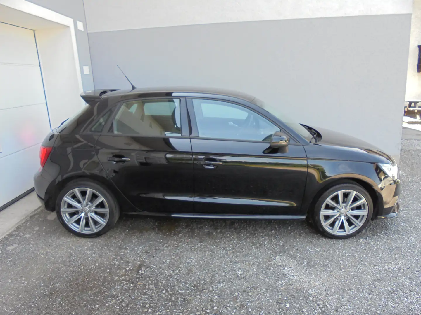 Audi A1 Ambition XENON, NAVI, COMPETITION KIT, ALU 17" Schwarz - 1