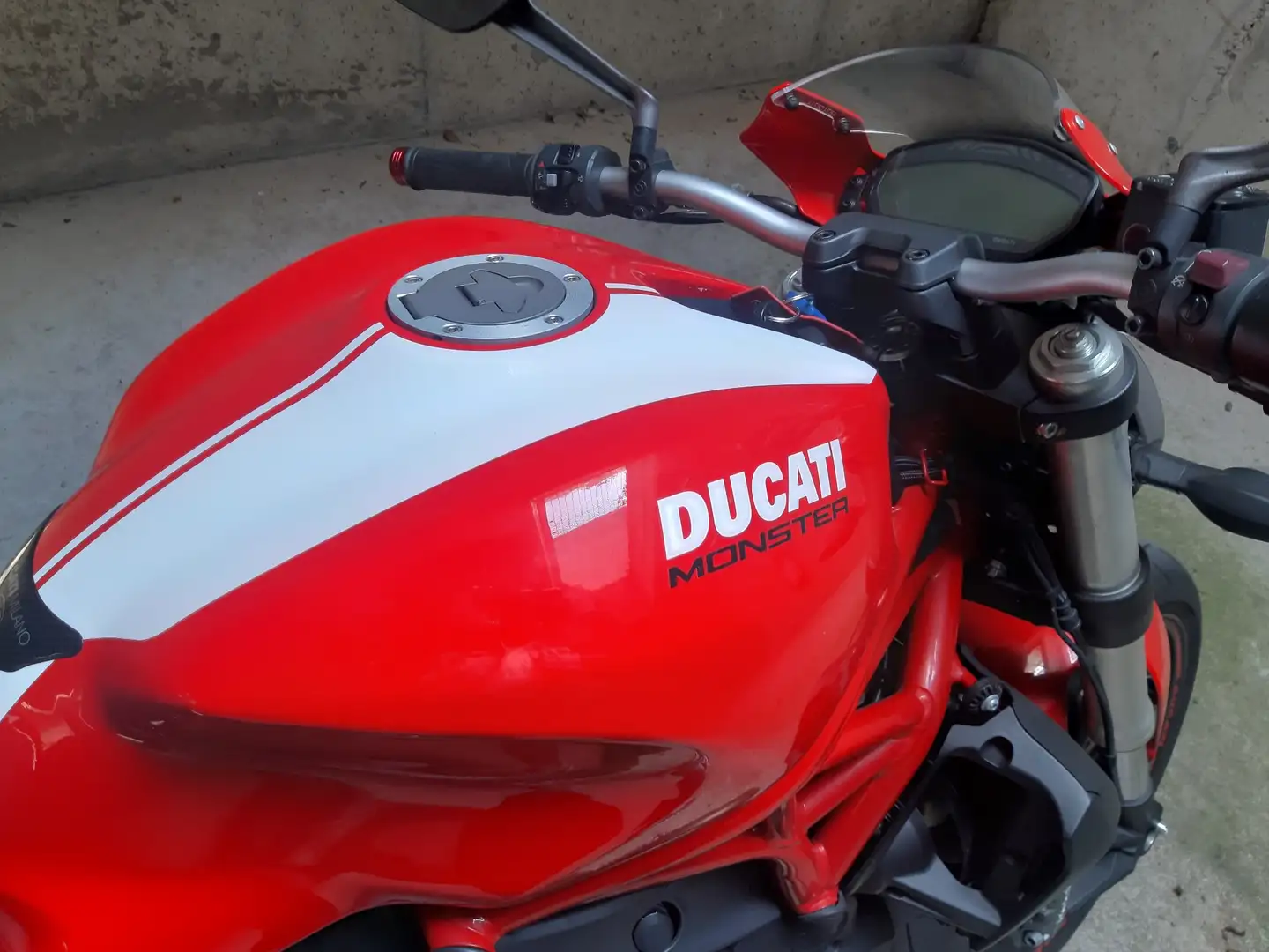 Ducati Monster 821 Stripe Rood - 2
