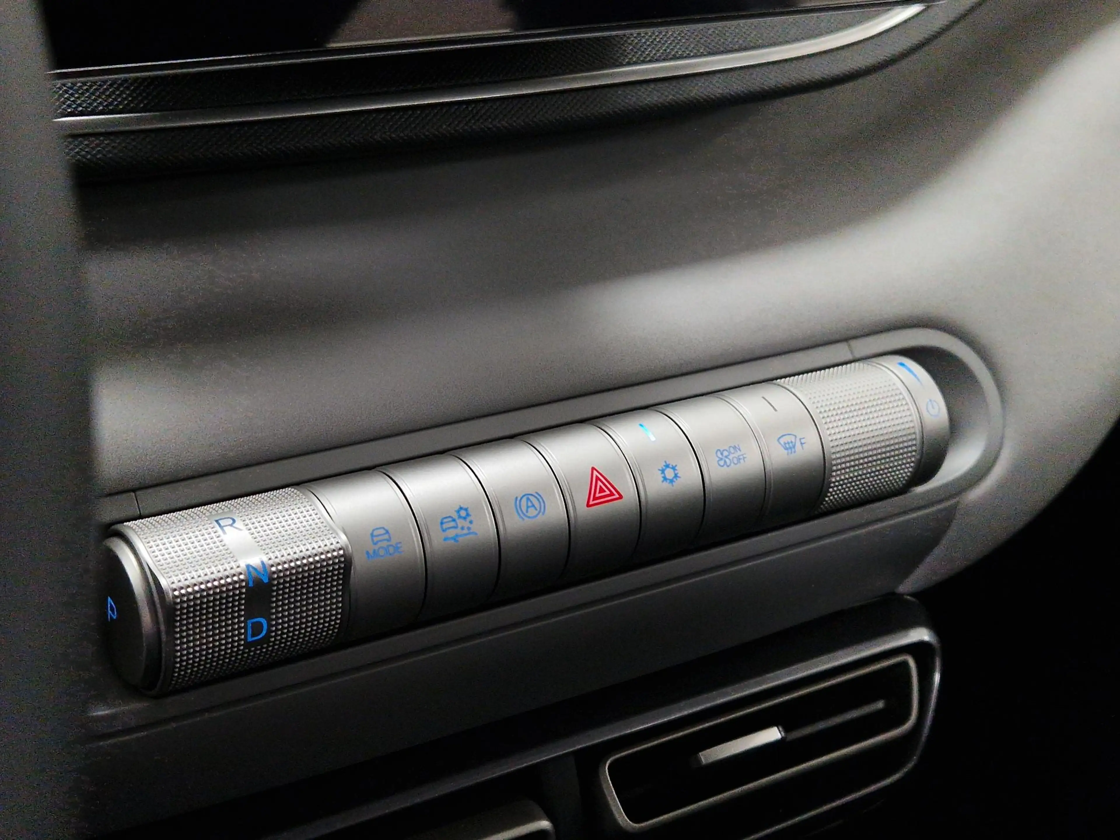 BYD Dolphin Surf Active 30 kWh Camera l Apple Carplay l Android Aut — photo 24