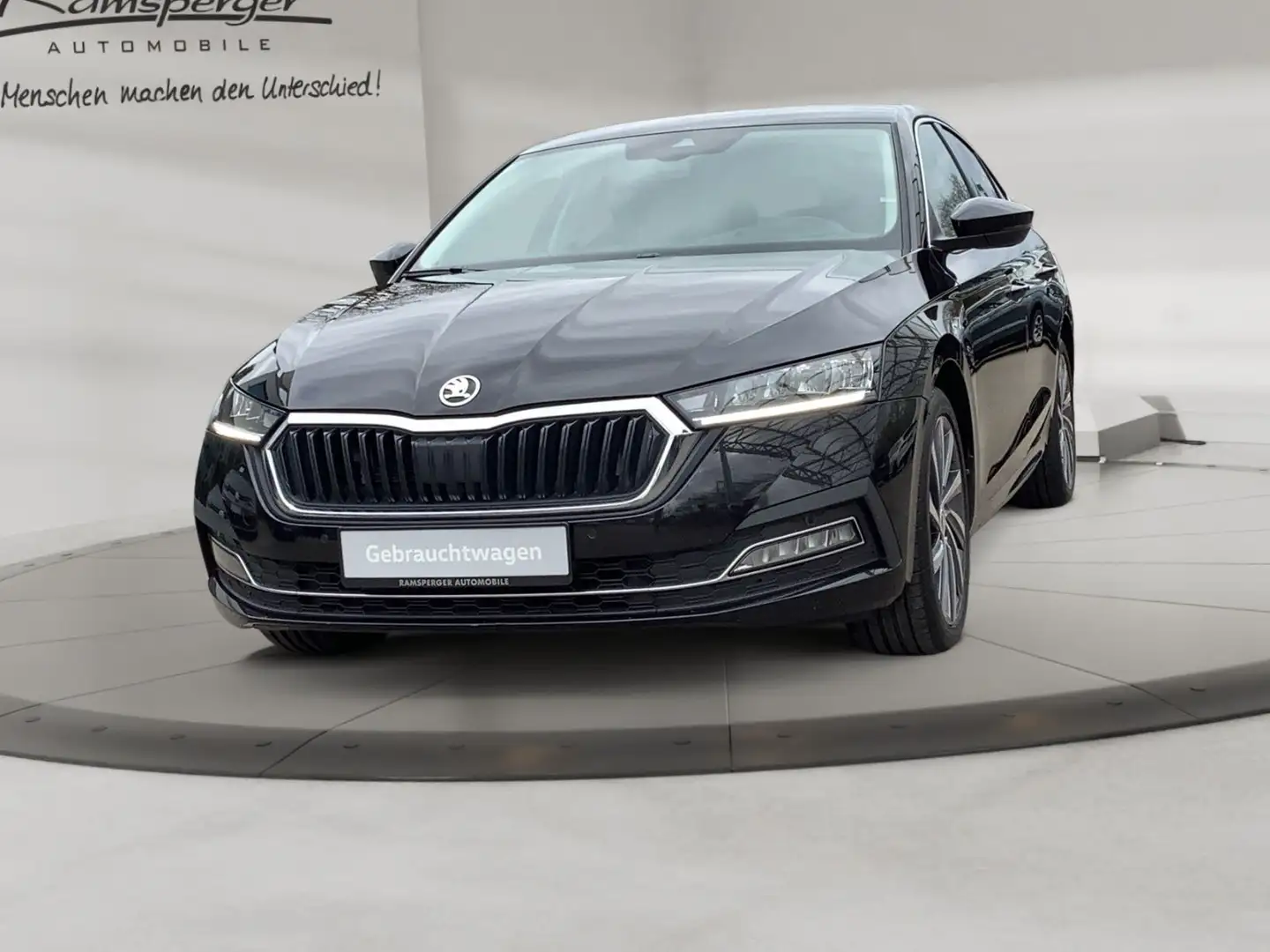 Skoda Octavia 2.0 TDI DSG Style ACC LED Navi SHZ PDC Schwarz - 2