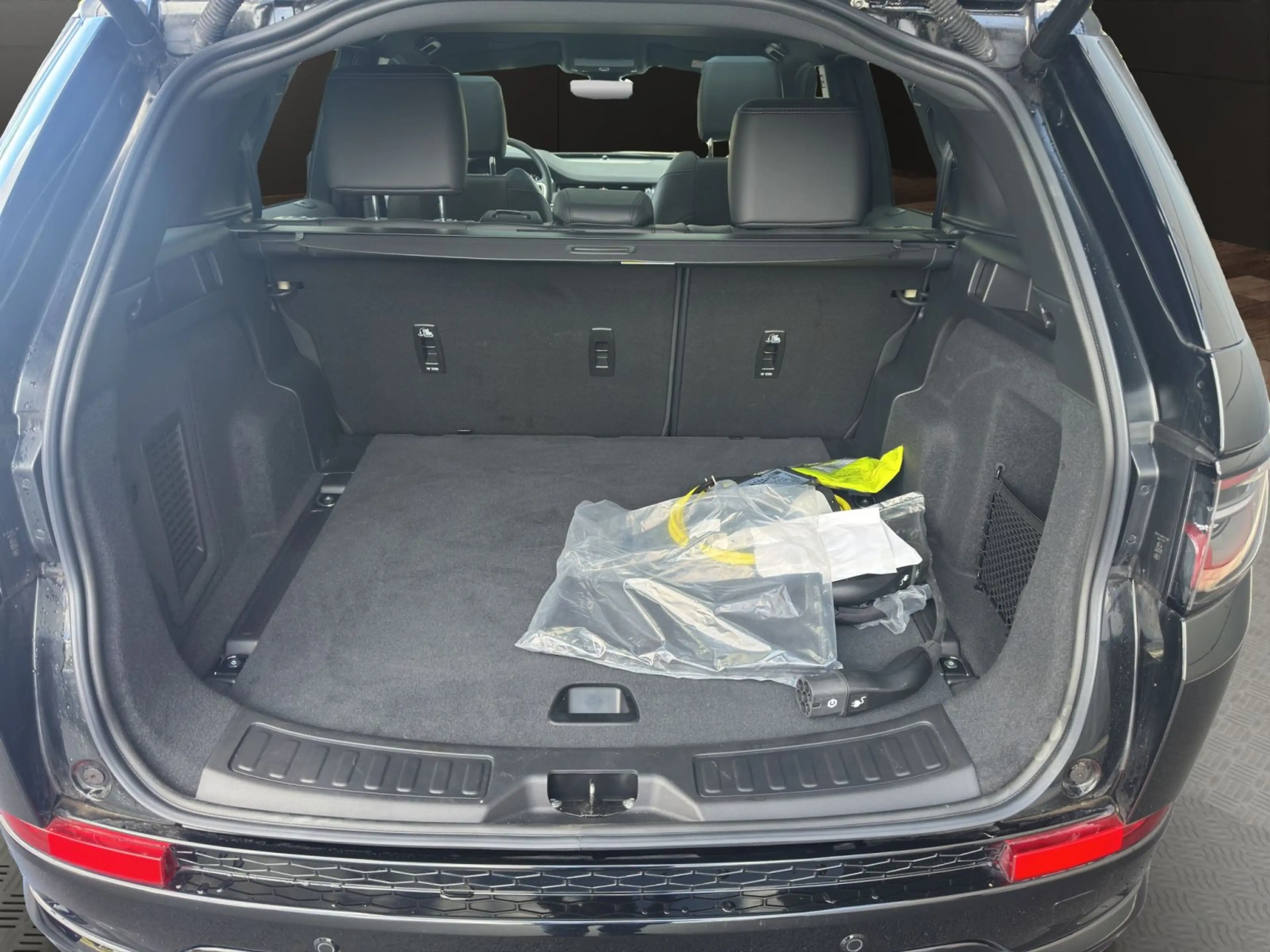 Land Rover Discovery Sport 1.5 Plug-in Hybrid P270e Dynamic — photo 9