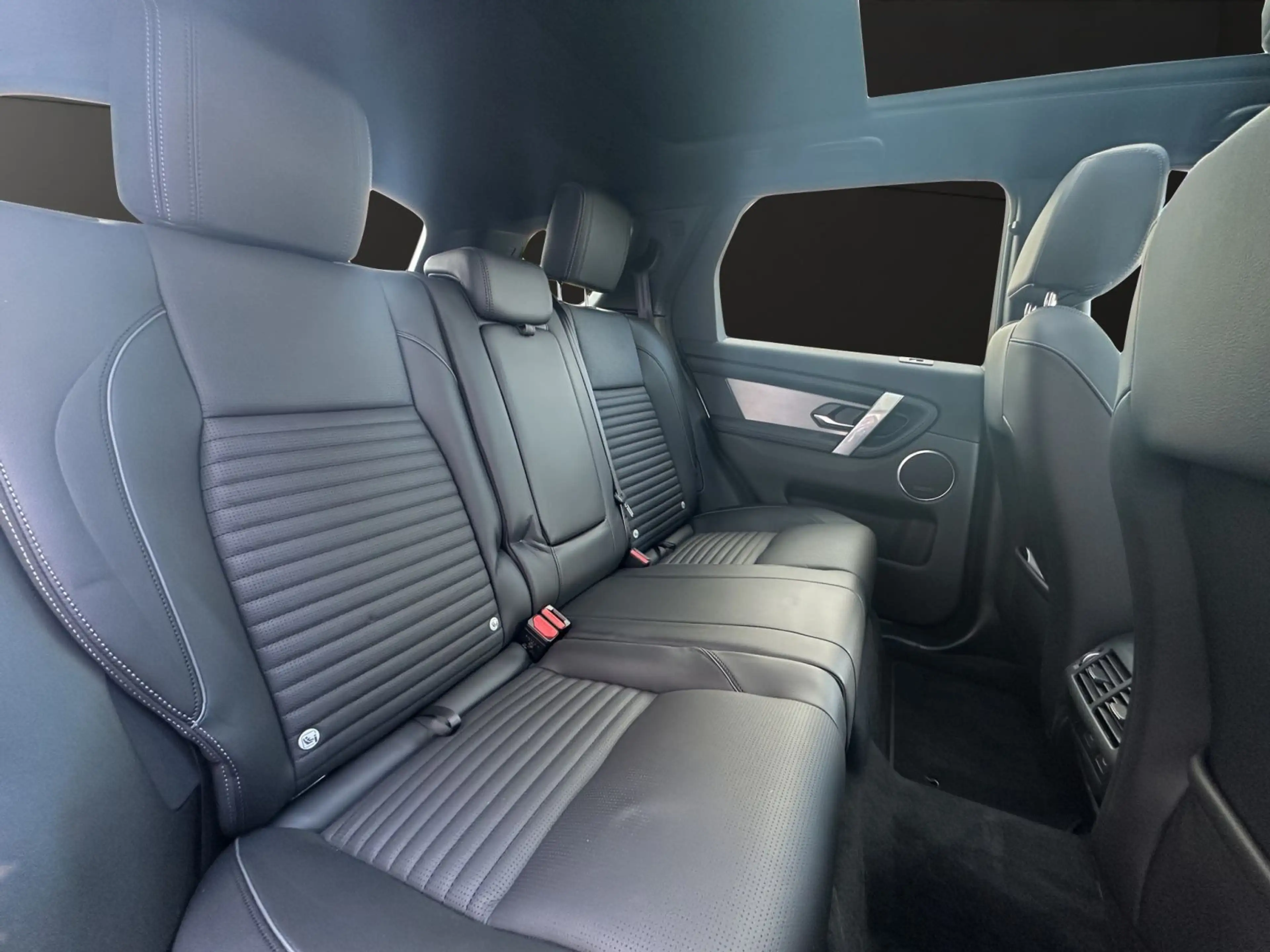 Land Rover Discovery Sport 1.5 Plug-in Hybrid P270e Dynamic — photo 7