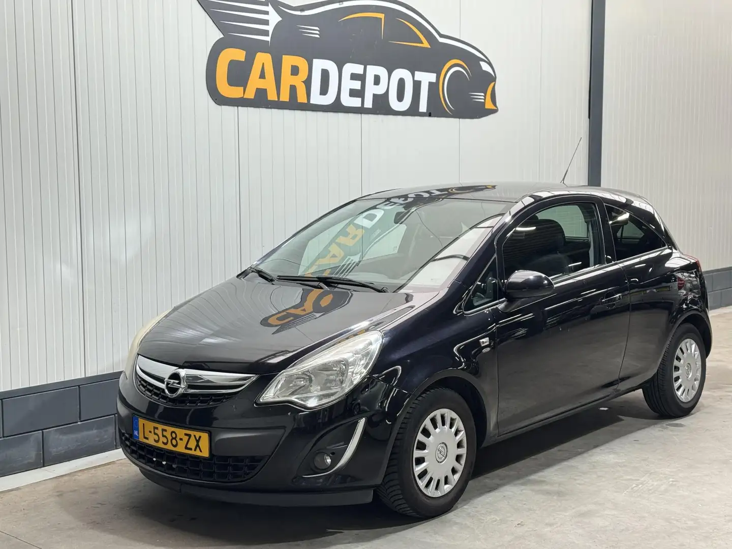 Opel Corsa 1.4-16V Vol jaar APK Airco Black - 1