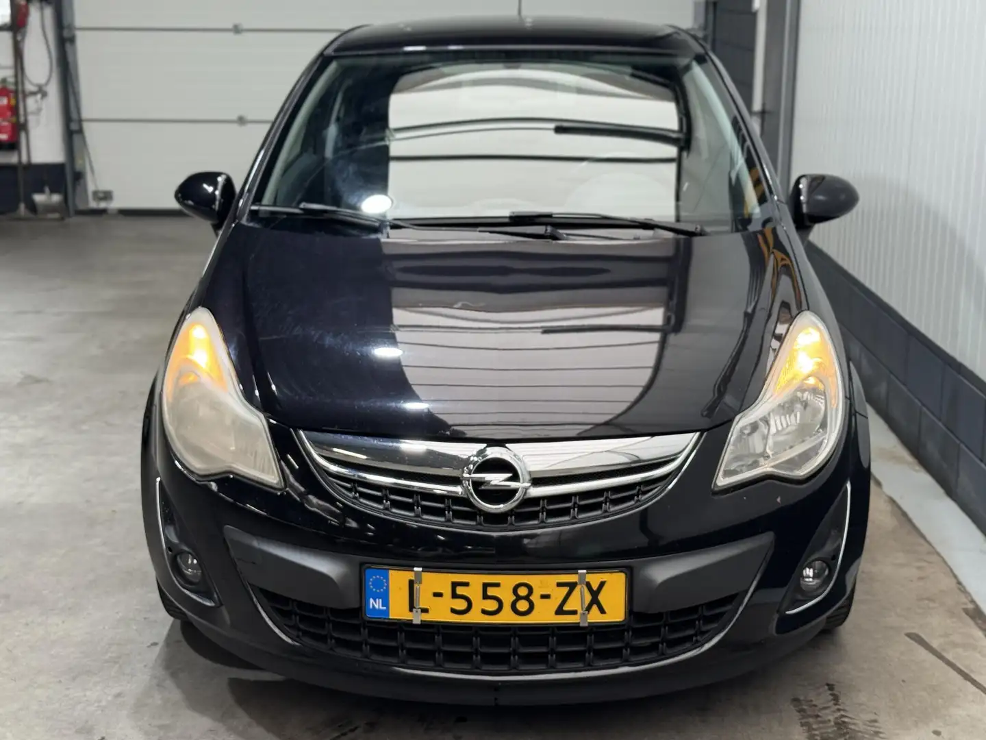 Opel Corsa 1.4-16V Vol jaar APK Airco Black - 2