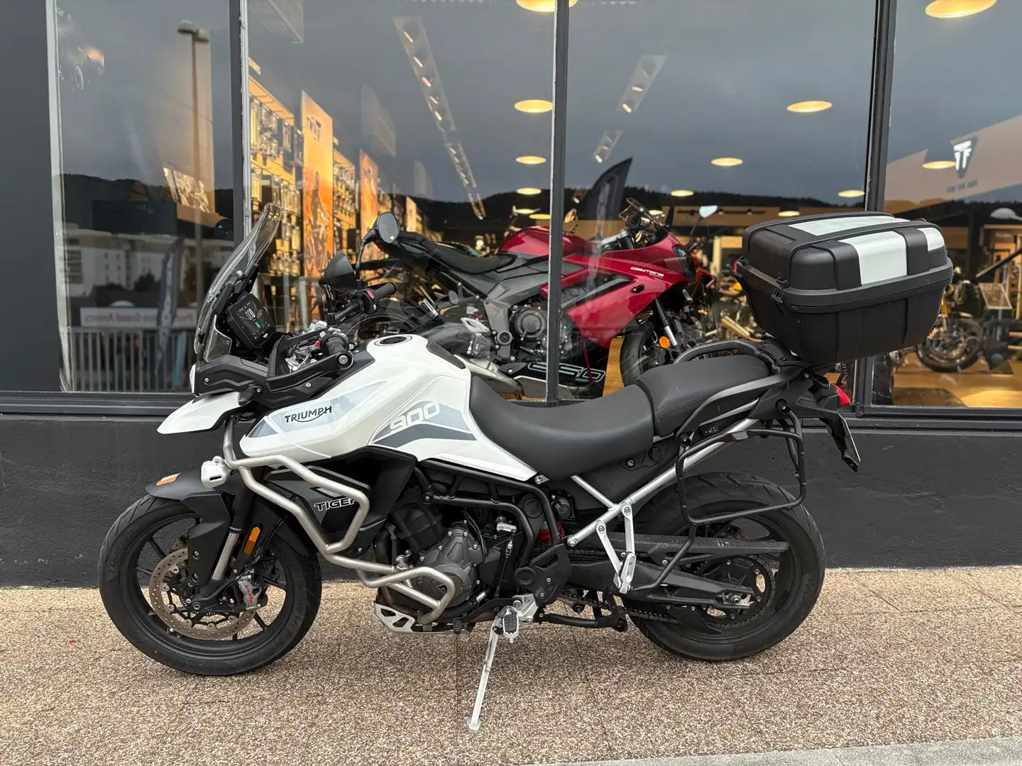 Triumph Tiger 900 - 2