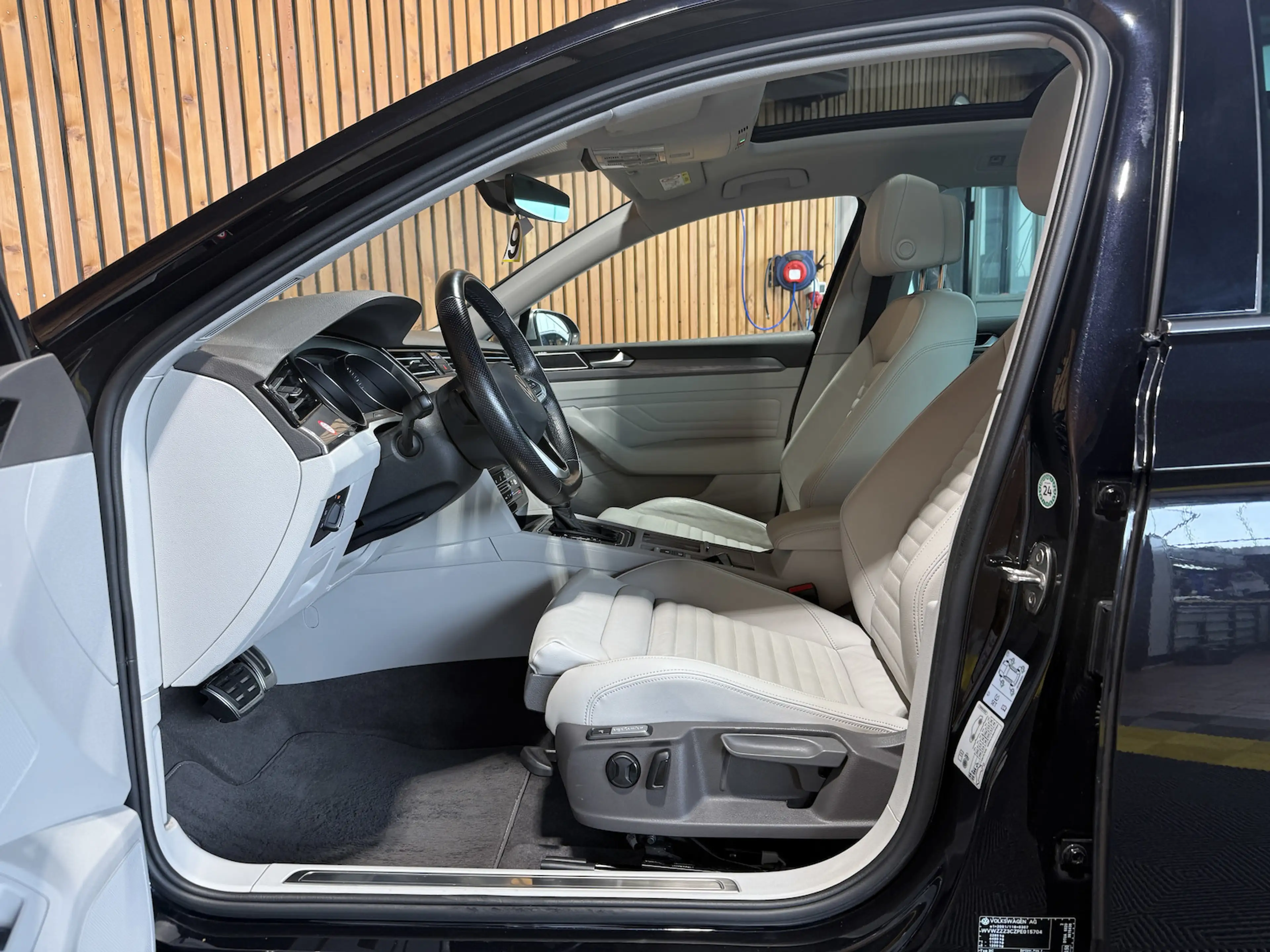 Volkswagen Passat Alltrack 2,0 TDI 4M DSG Navi*360*Pano*AHK — photo 14