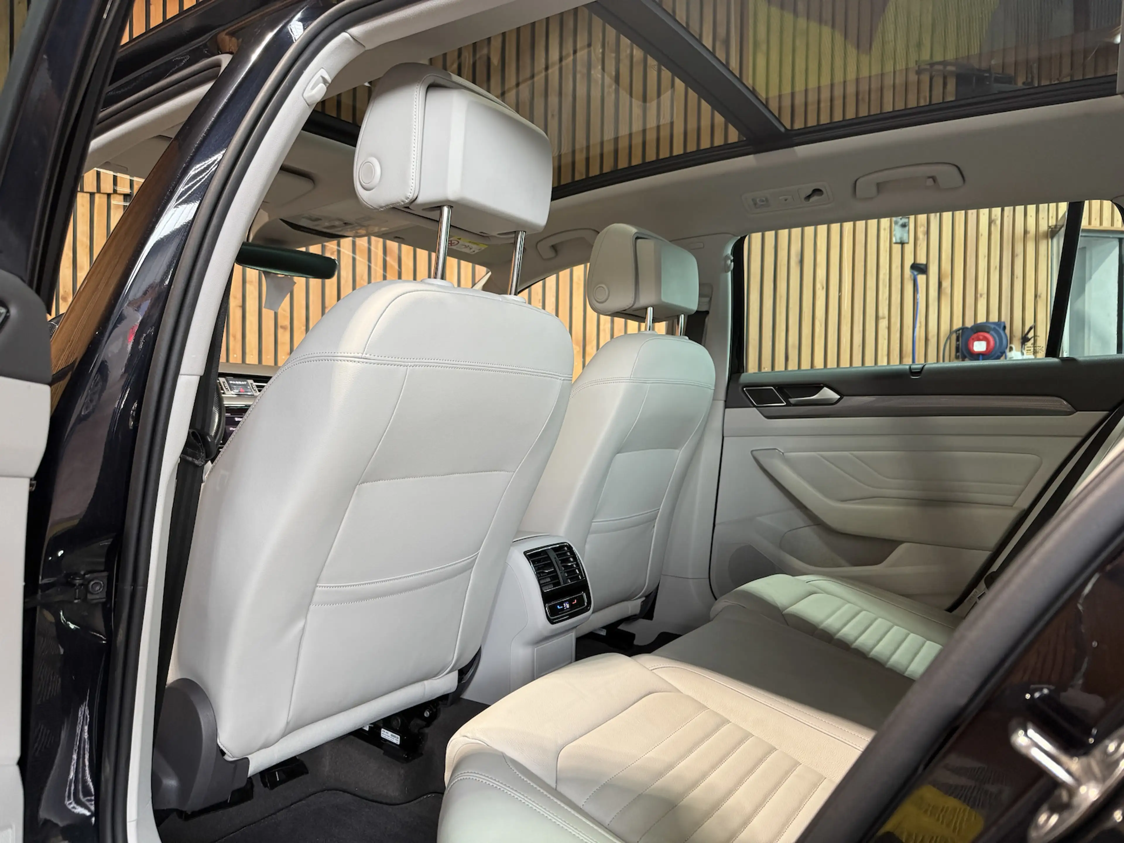 Volkswagen Passat Alltrack 2,0 TDI 4M DSG Navi*360*Pano*AHK — photo 15