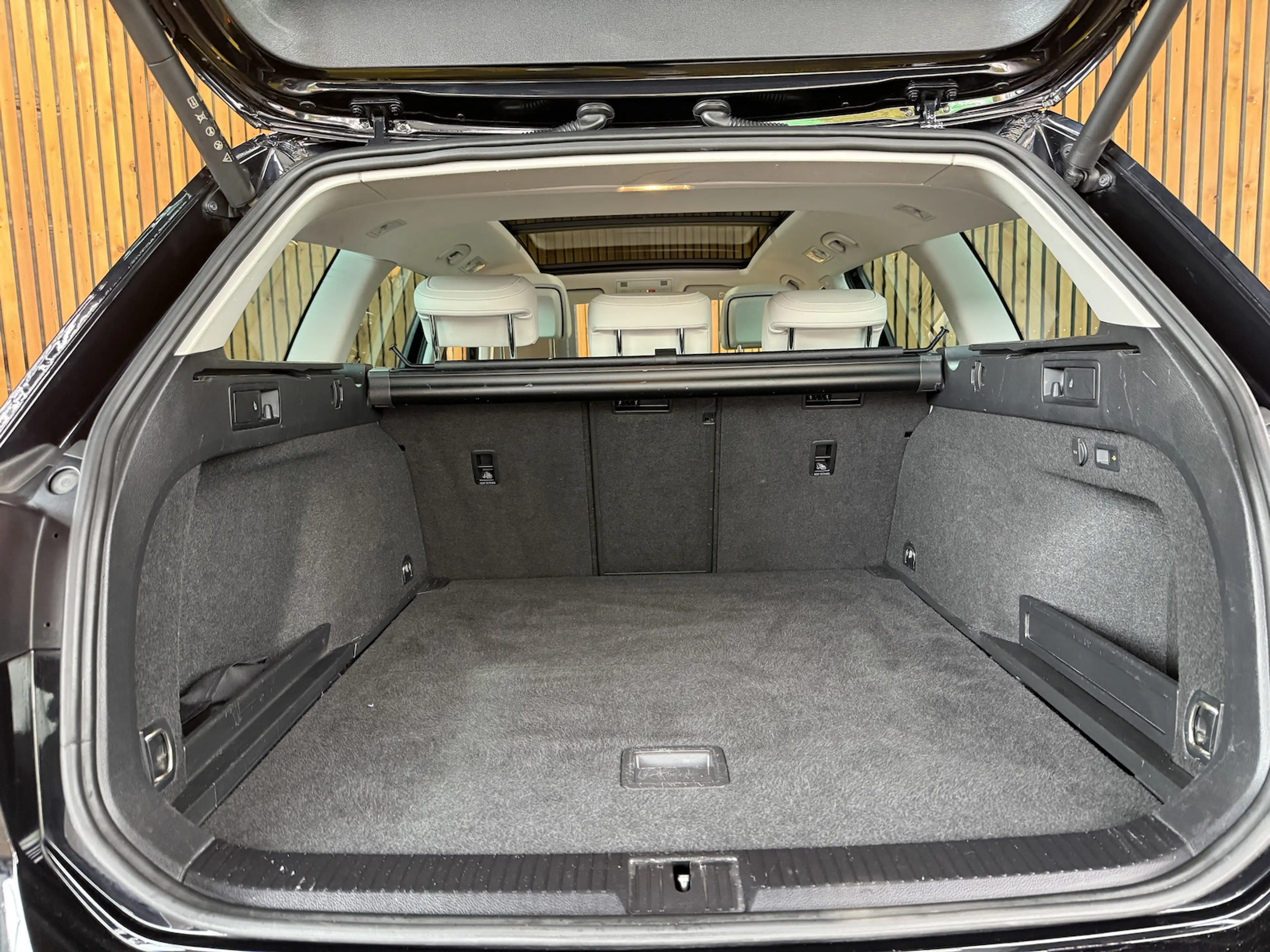 Volkswagen Passat Alltrack 2,0 TDI 4M DSG Navi*360*Pano*AHK — photo 8