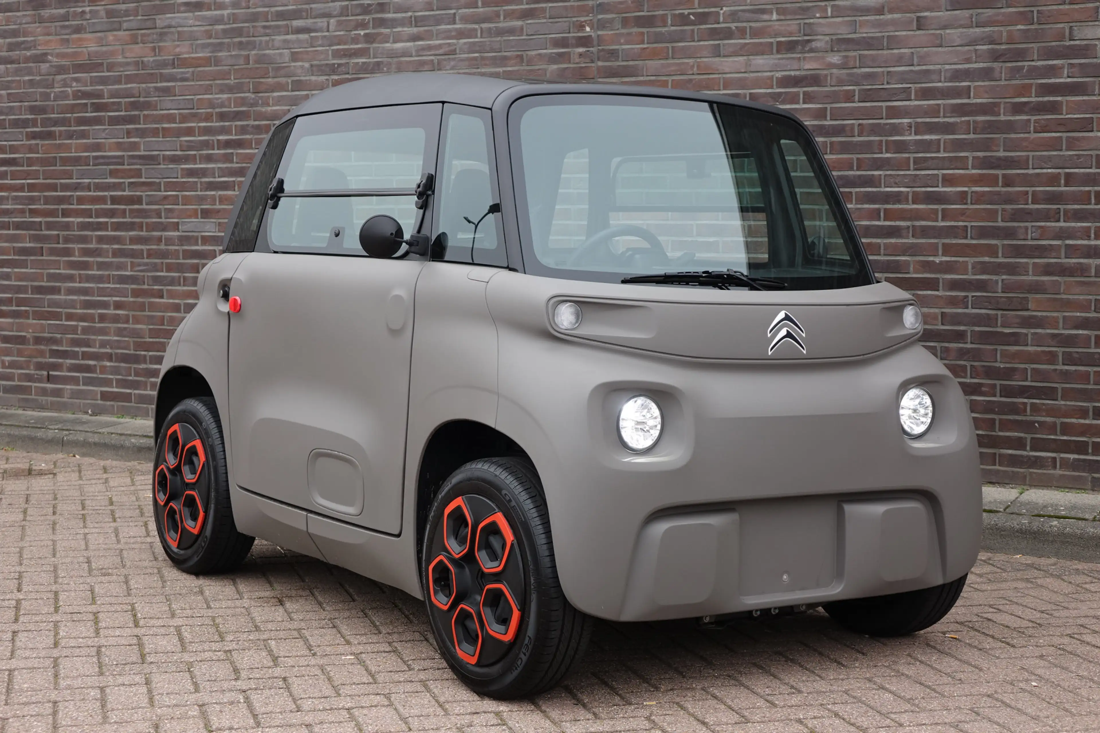 Citroen Ami Brommobiel MY Colour Nieuwstaat Brommobiel, mokka — photo 2