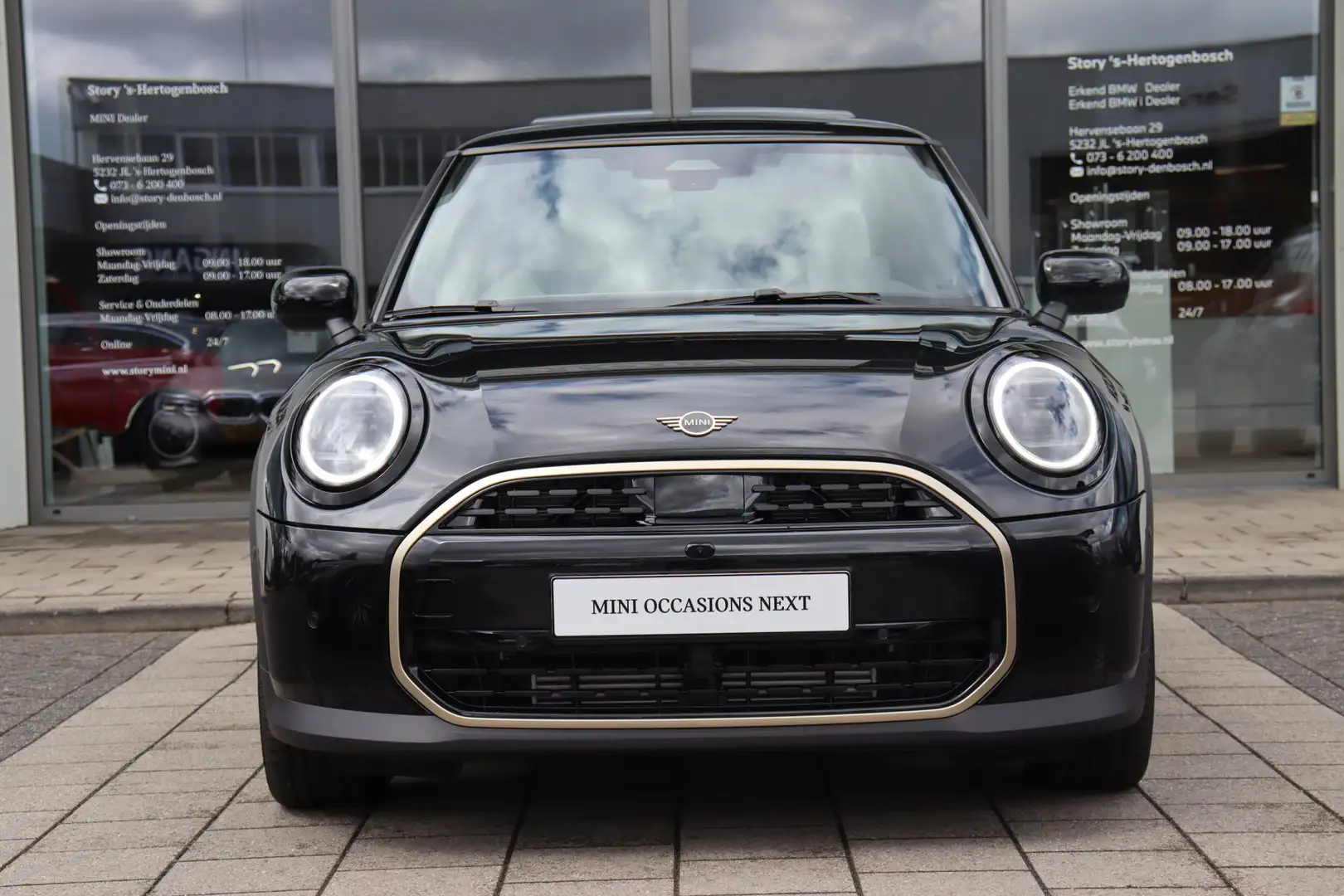 MINI Cooper C Hatchback Favoured Automaat / Panoramadak / Parkin Negro - 2