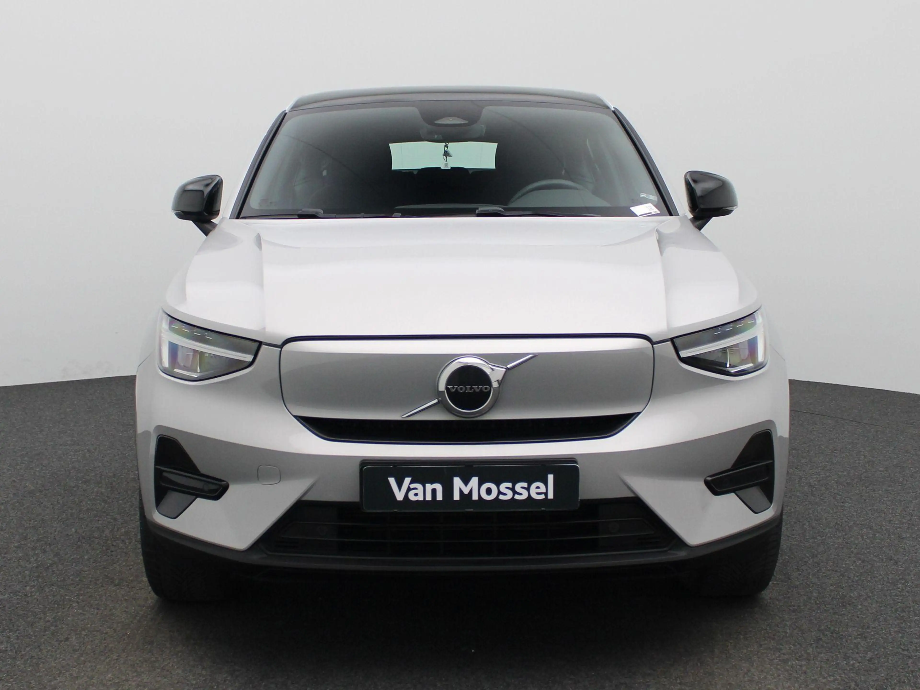 Volvo C40 Recharge Core SoH 93,43% | Camera | Carplay | Pano — photo 3