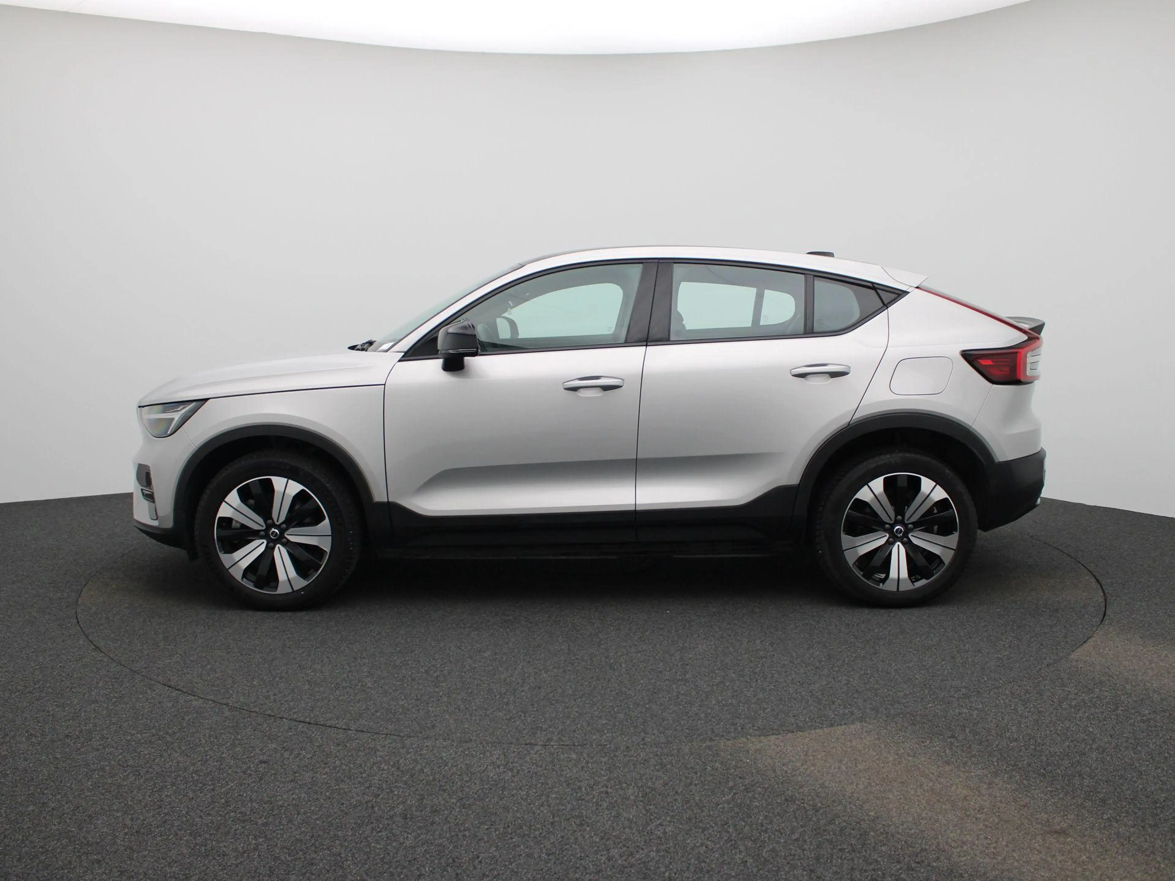 Volvo C40 Recharge Core SoH 93,43% | Camera | Carplay | Pano — photo 5