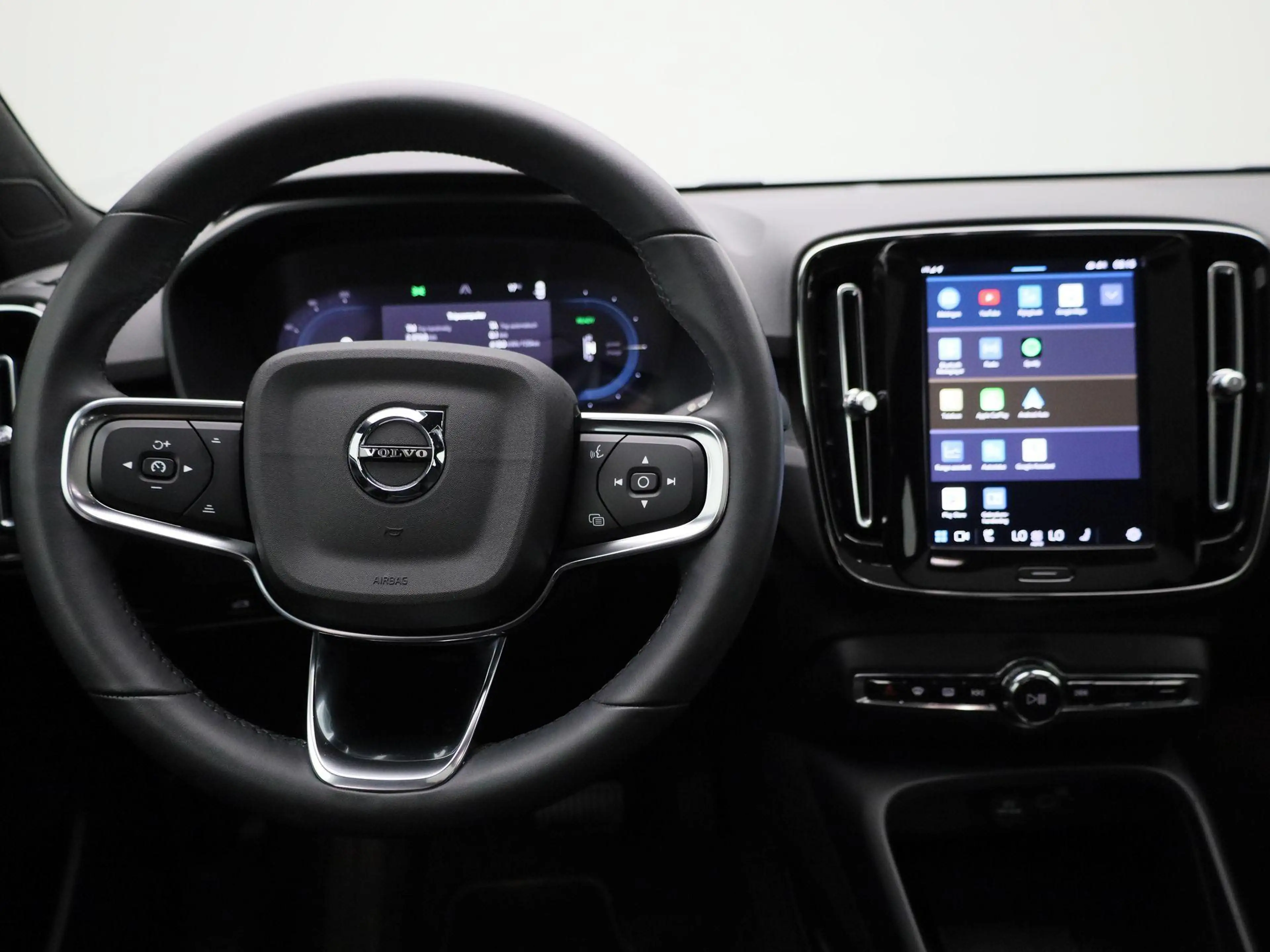 Volvo C40 Recharge Core SoH 93,43% | Camera | Carplay | Pano — photo 9