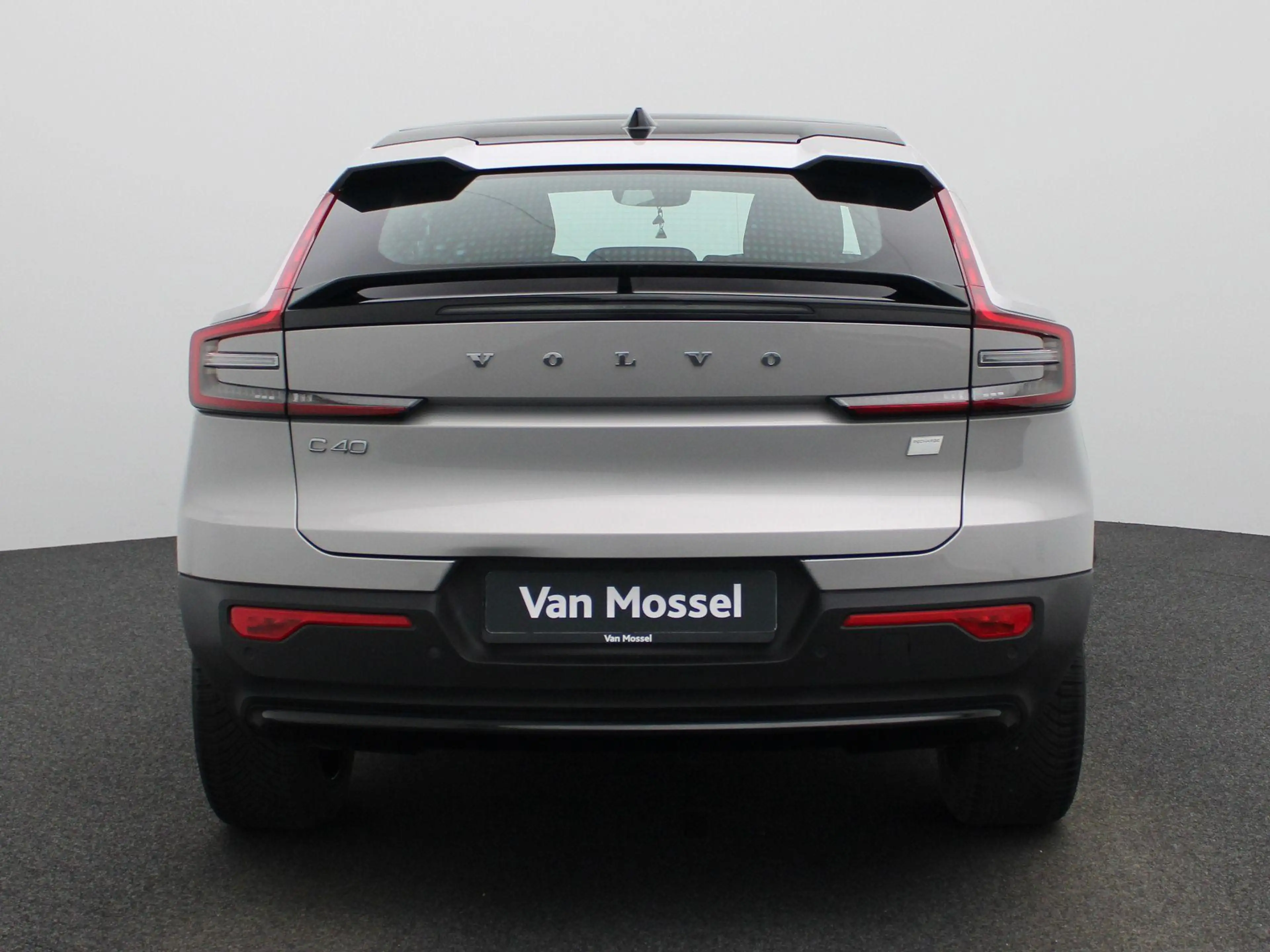 Volvo C40 Recharge Core SoH 93,43% | Camera | Carplay | Pano — photo 6