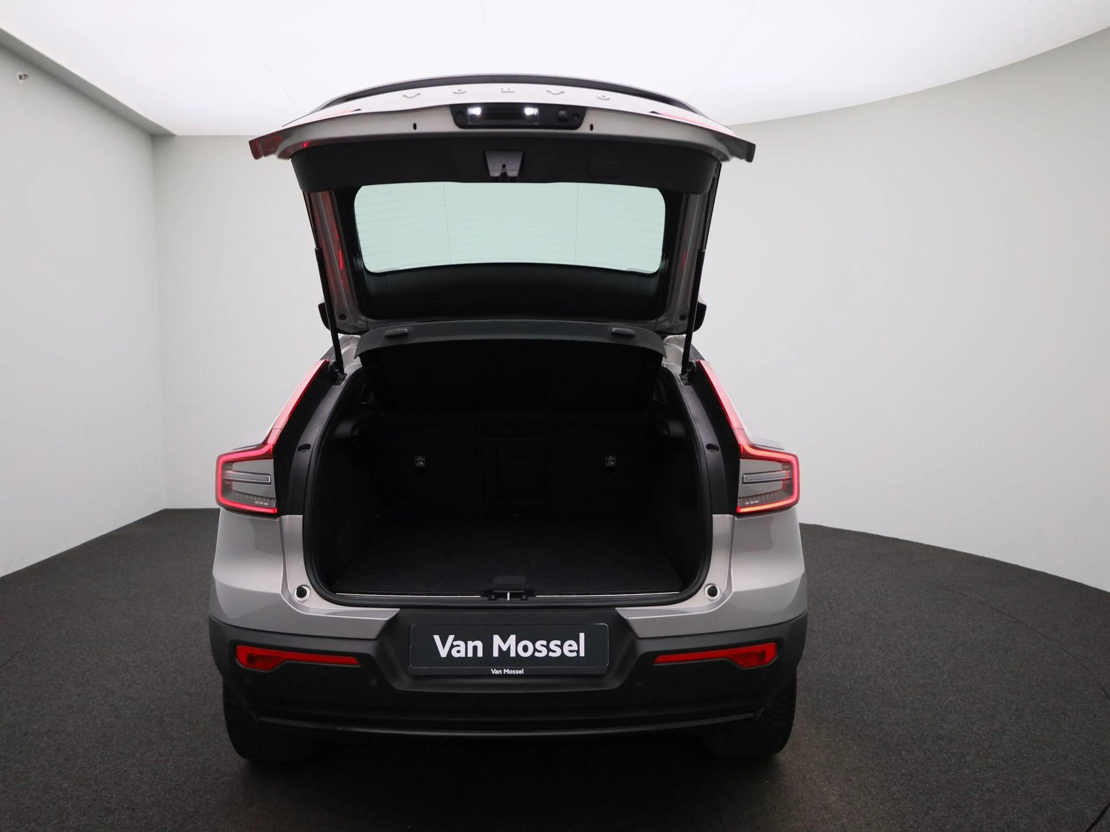 Volvo C40 Recharge Core SoH 93,43% | Camera | Carplay | Pano — photo 13