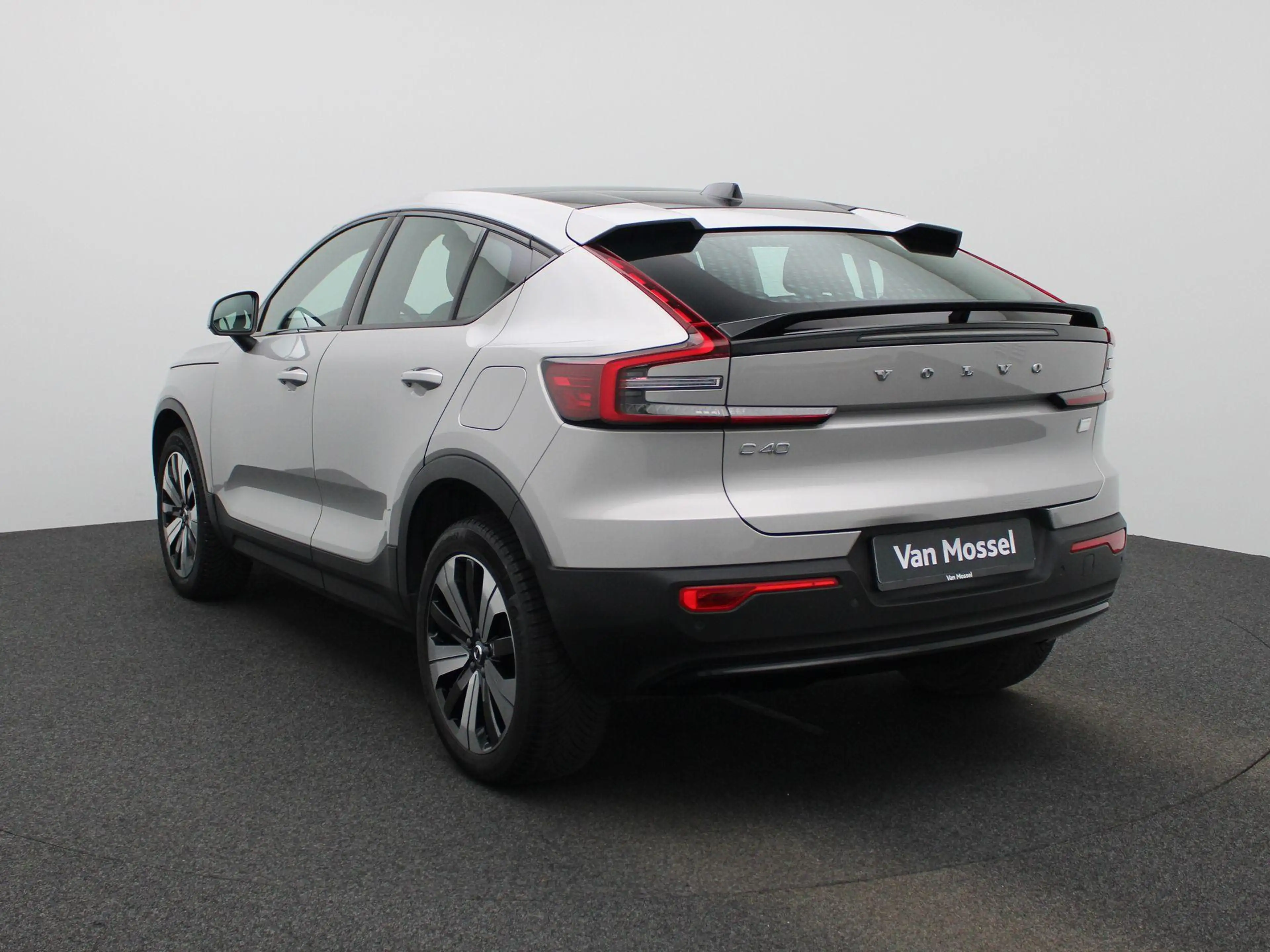 Volvo C40 Recharge Core SoH 93,43% | Camera | Carplay | Pano — photo 2