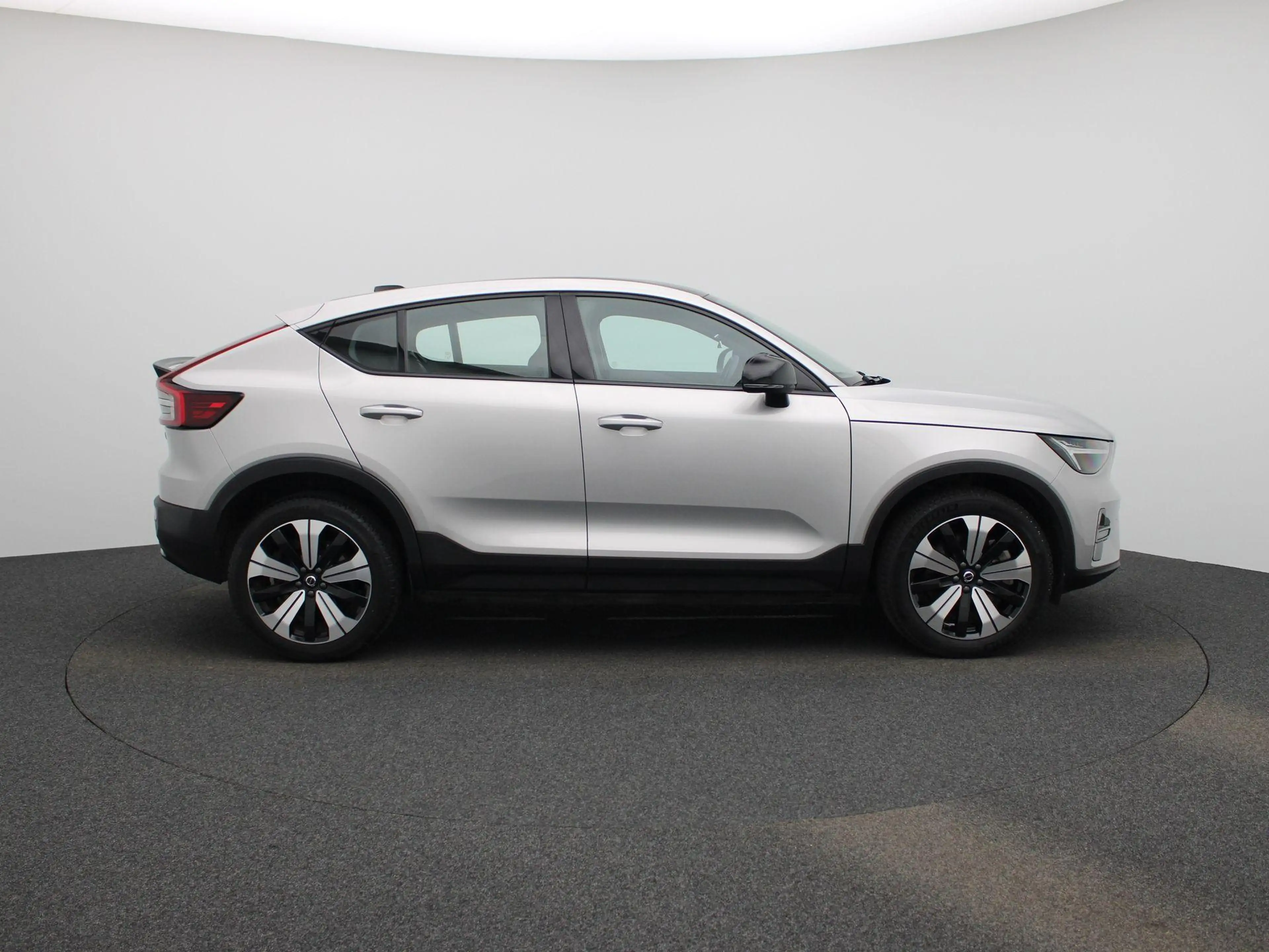 Volvo C40 Recharge Core SoH 93,43% | Camera | Carplay | Pano — photo 7