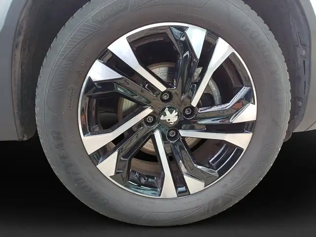 Peugeot 2008 view 8