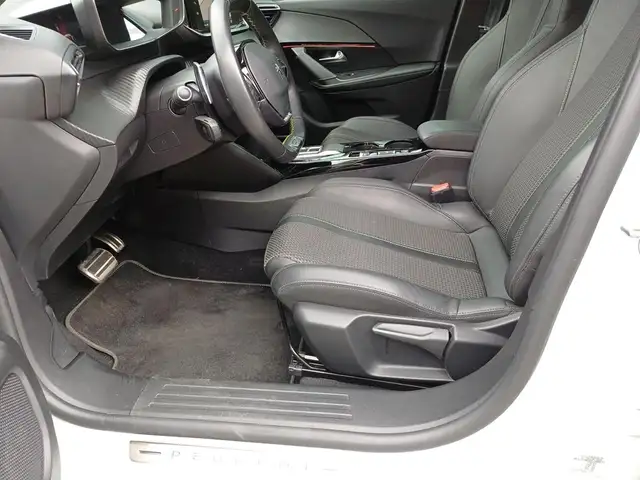 Peugeot 2008 view 11