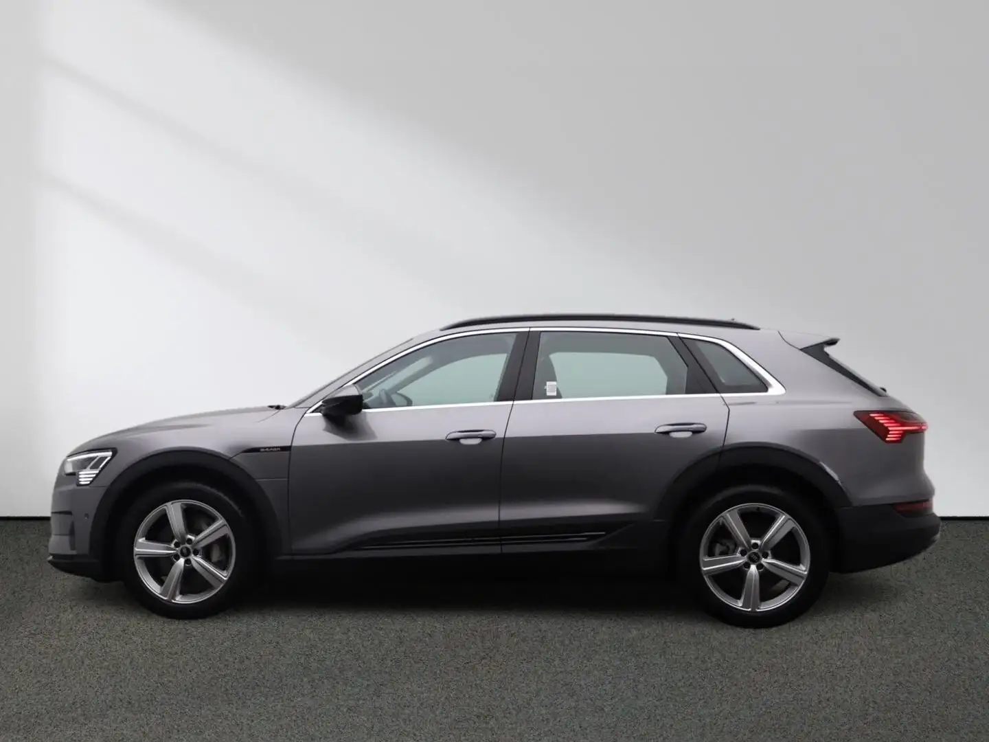 Audi e-tron 55 quattro Digitales Cockpit Glanz-Paket Grau - 2