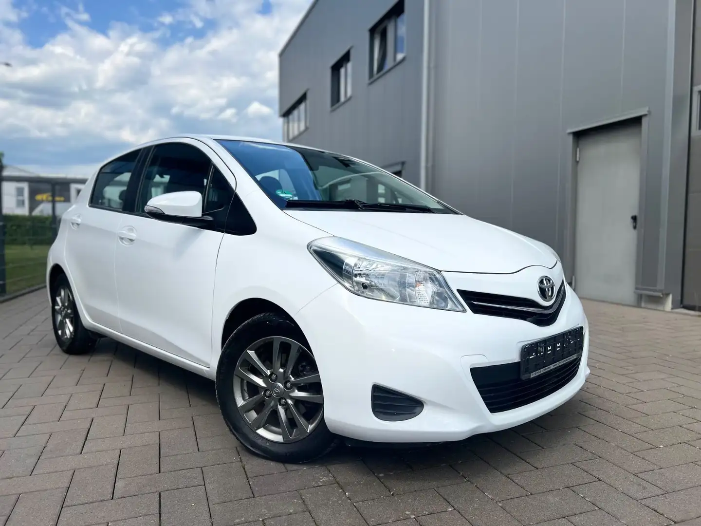 Toyota Yaris Edition 2014 Klima Navi Weiß - 1