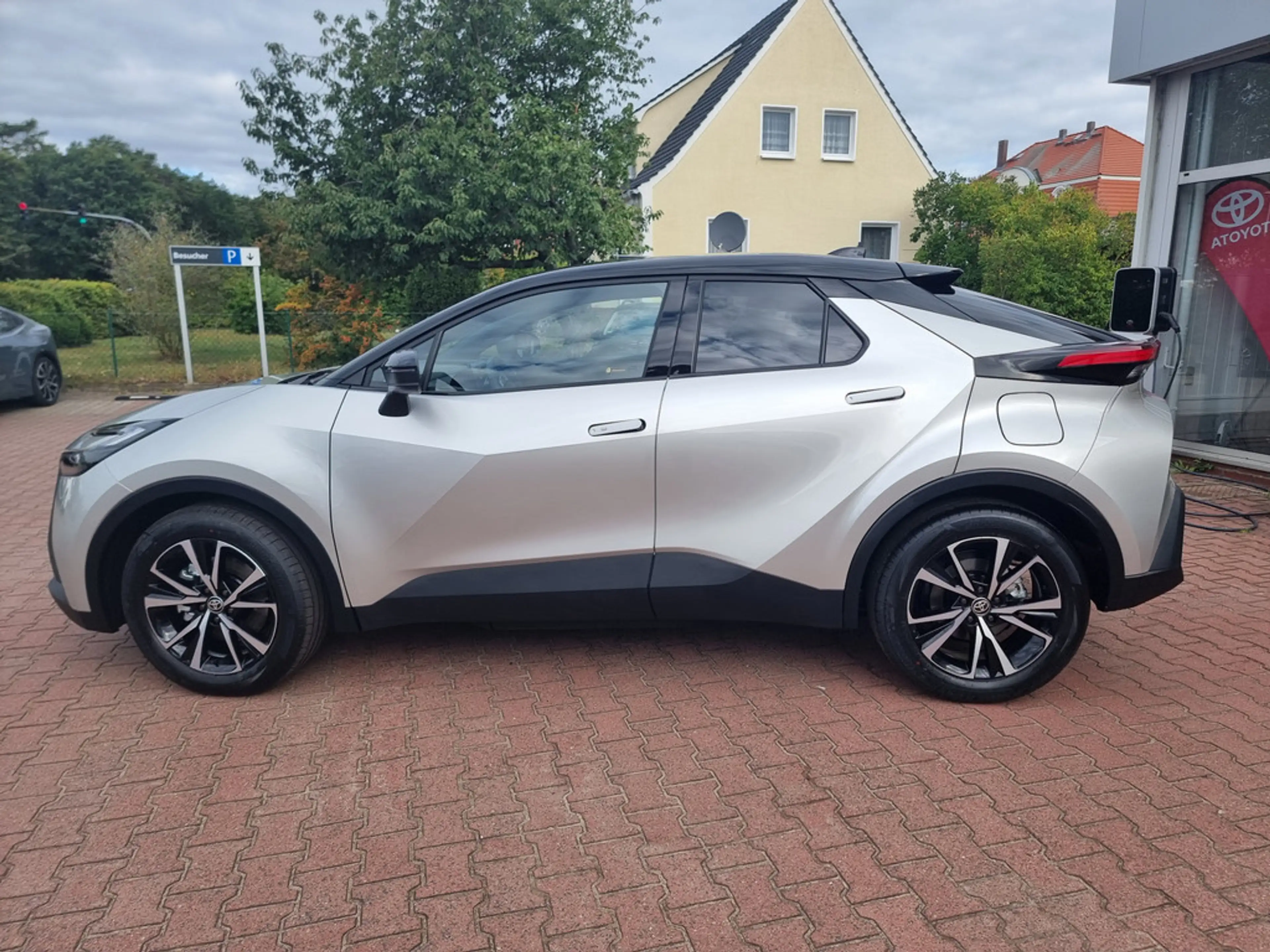 Toyota C-HR 2.0 Plug-In Hybrid FWD Teamplayer — photo 3