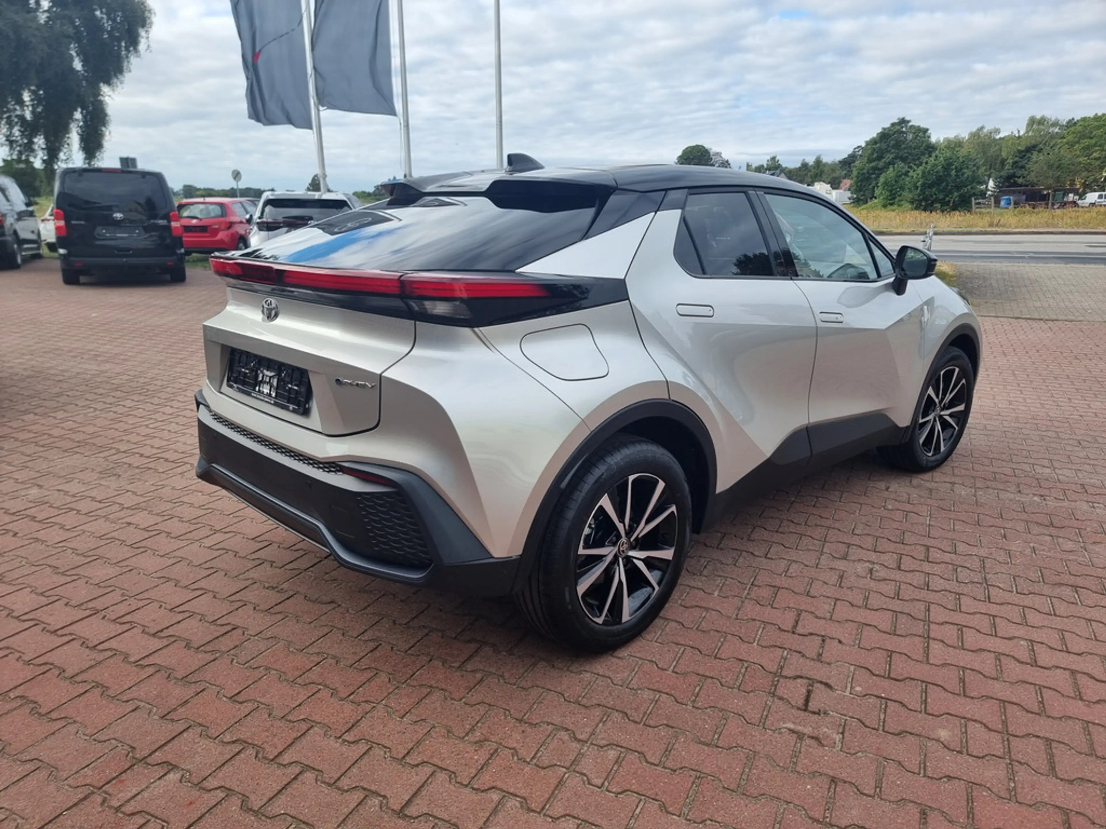 Toyota C-HR 2.0 Plug-In Hybrid FWD Teamplayer — photo 7