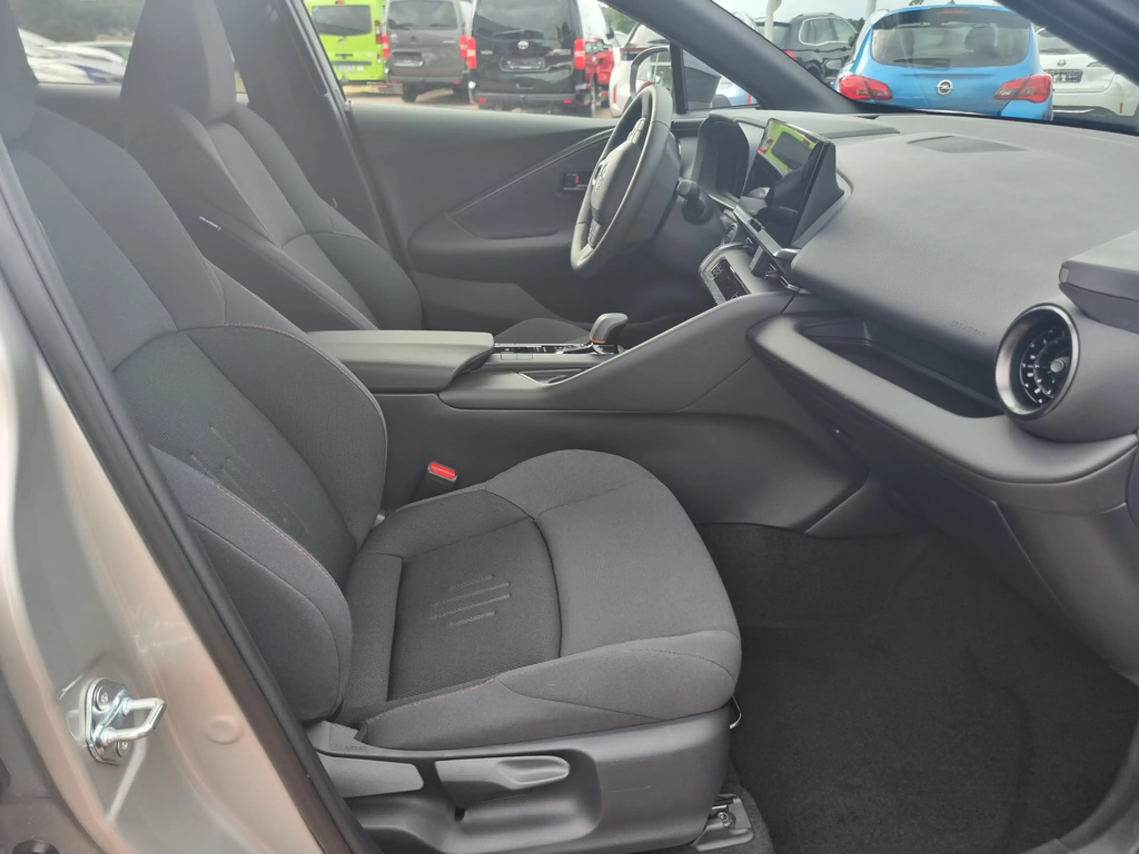 Toyota C-HR 2.0 Plug-In Hybrid FWD Teamplayer — photo 9