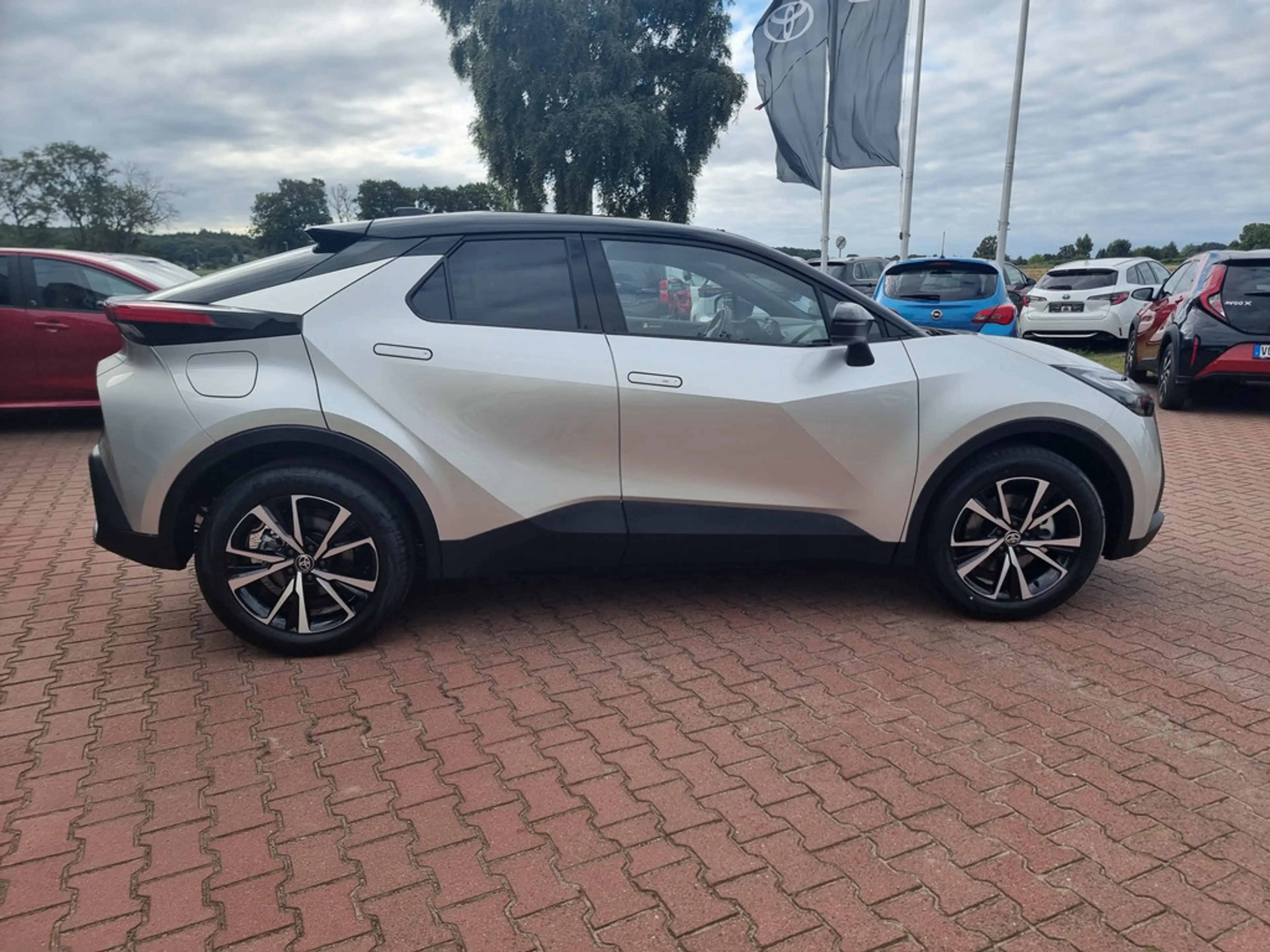 Toyota C-HR 2.0 Plug-In Hybrid FWD Teamplayer — photo 8