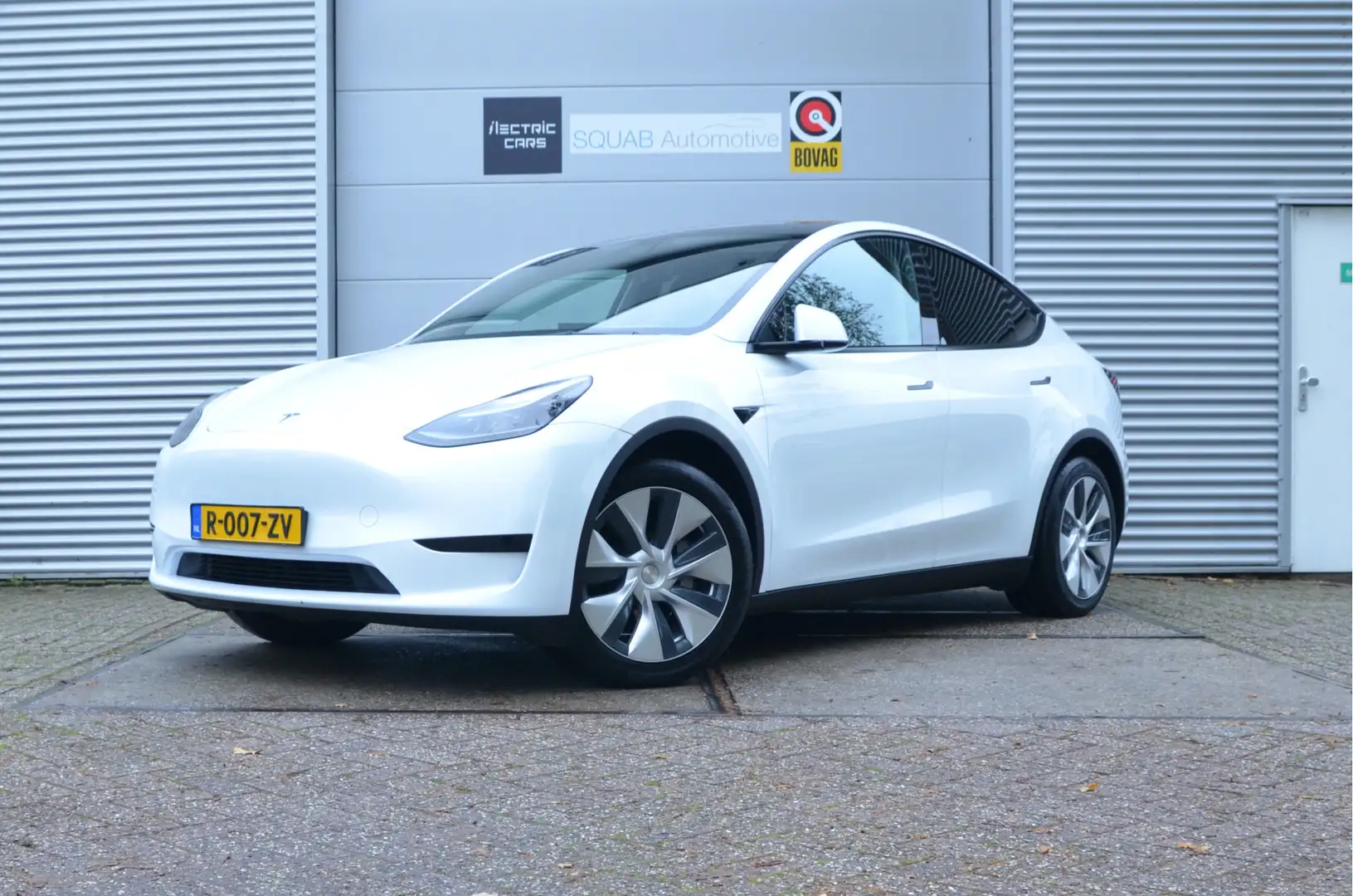 Tesla Model Y RWD 58 kWh LFP Accu, AutoPilot, Trekhaak (1.600kg) Wit - 1