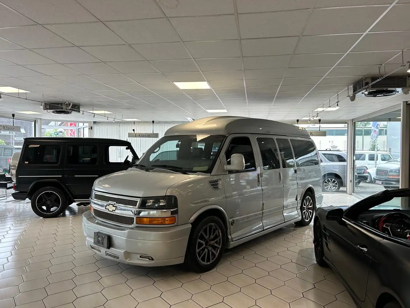 Chevrolet Express 5,3l V8 Explorer Limited SE AWD/ 4X4 Zilver - 1