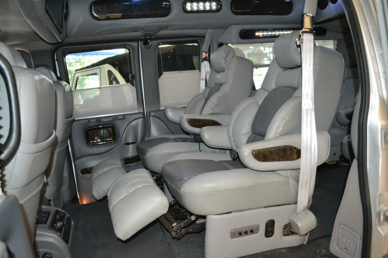 Chevrolet Express 5,3l V8 Explorer Limited SE AWD/ 4X4 Argento - 2