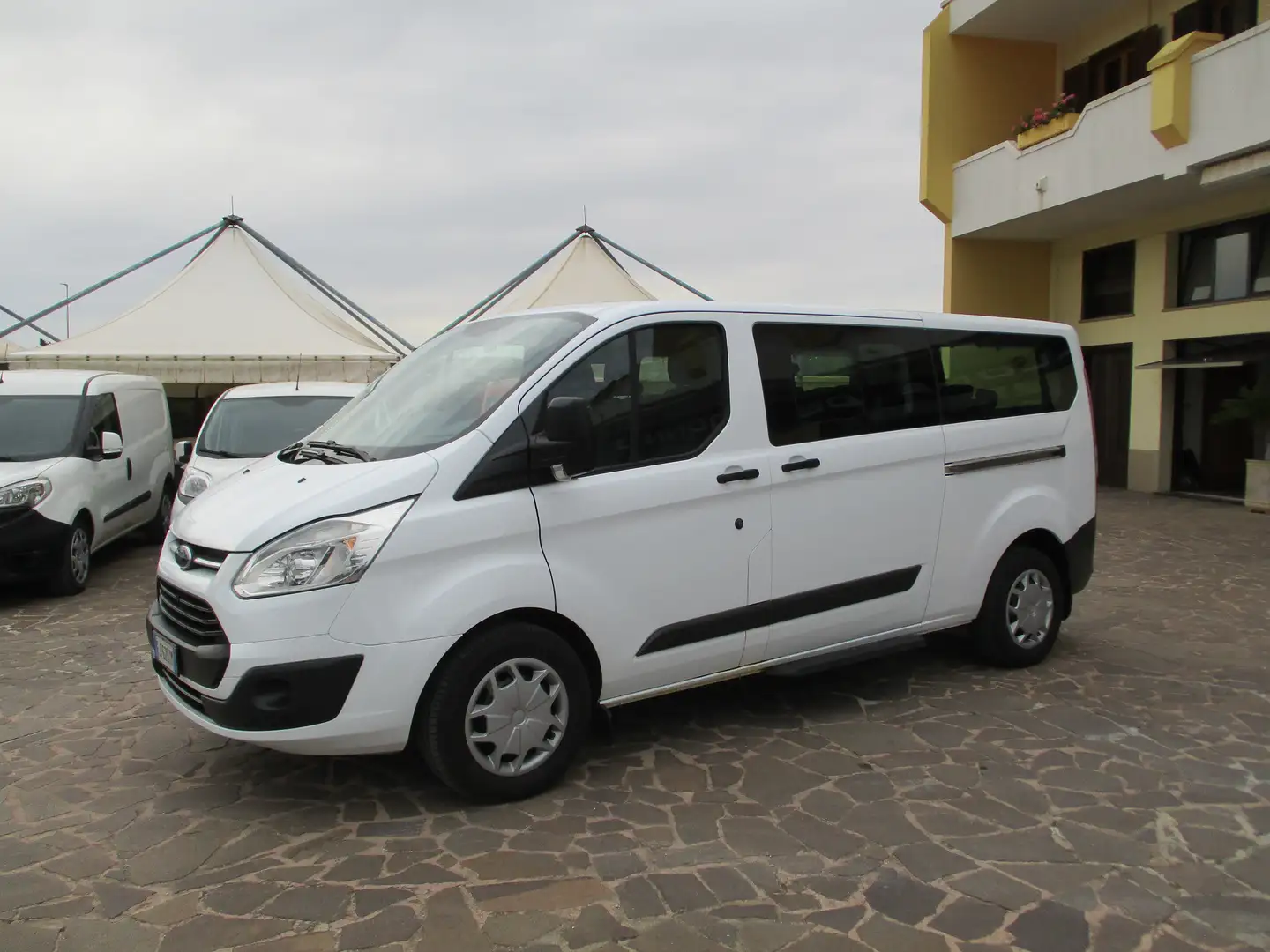 Ford Tourneo Custom 2.0 TDCI 130CV 9 POSTI LUNGO 2 PORTE LATERALI Blanco - 1