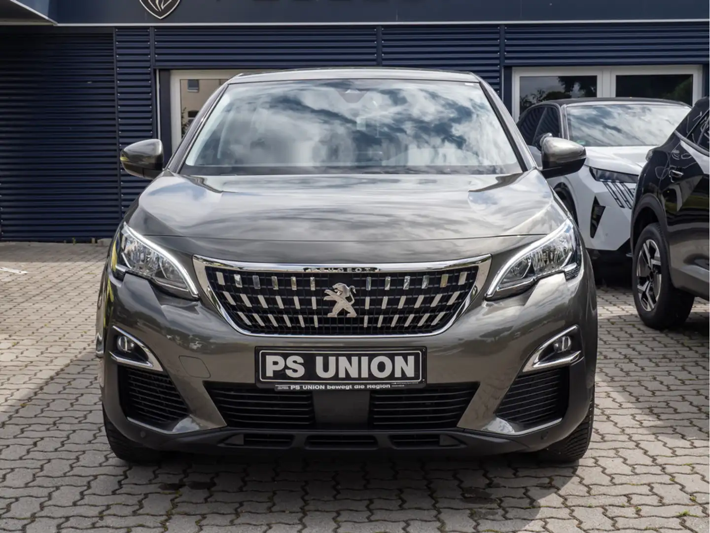 Peugeot 5008 1.2 Active 130 SHZ KAMERA 7-SITZER Gris - 2