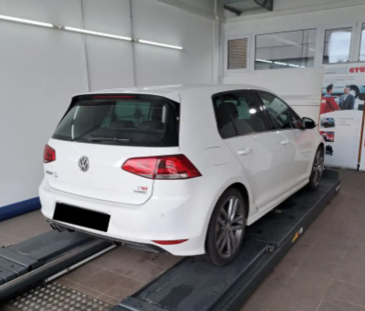 Volkswagen Golf VII 1.4 TSI Highline R-Line | SITZHEIZUNG | Weiß - 2