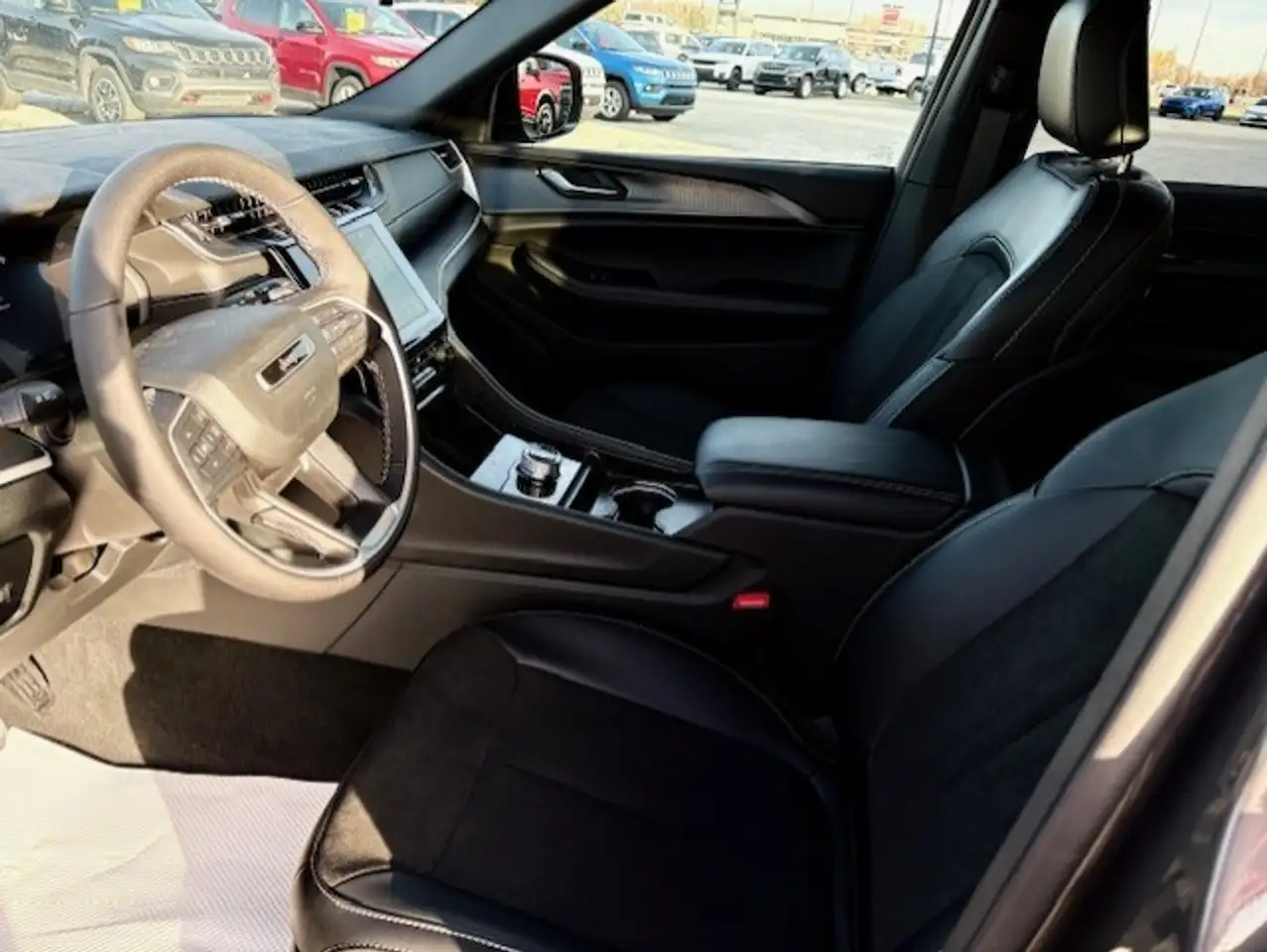 Jeep Grand Cherokee снимка Jeep Grand Cherokee