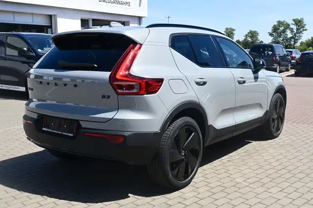 Volvo XC40 view 5