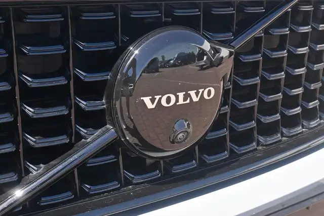 Volvo XC40 view 9