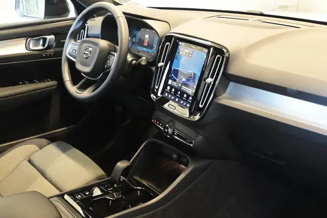 Volvo XC40 view 13