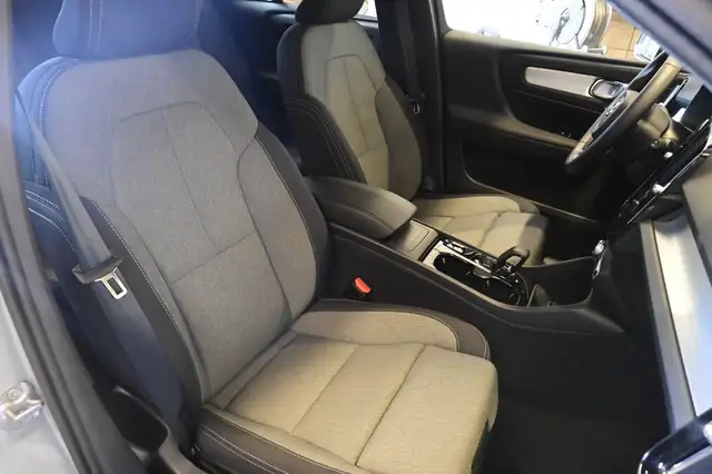 Volvo XC40 view 14