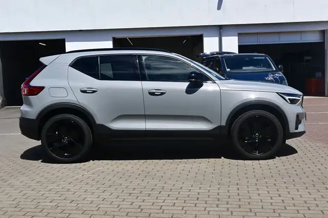 Volvo XC40 view 6