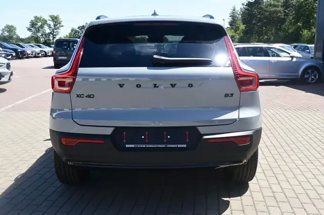 Volvo XC40 view 4
