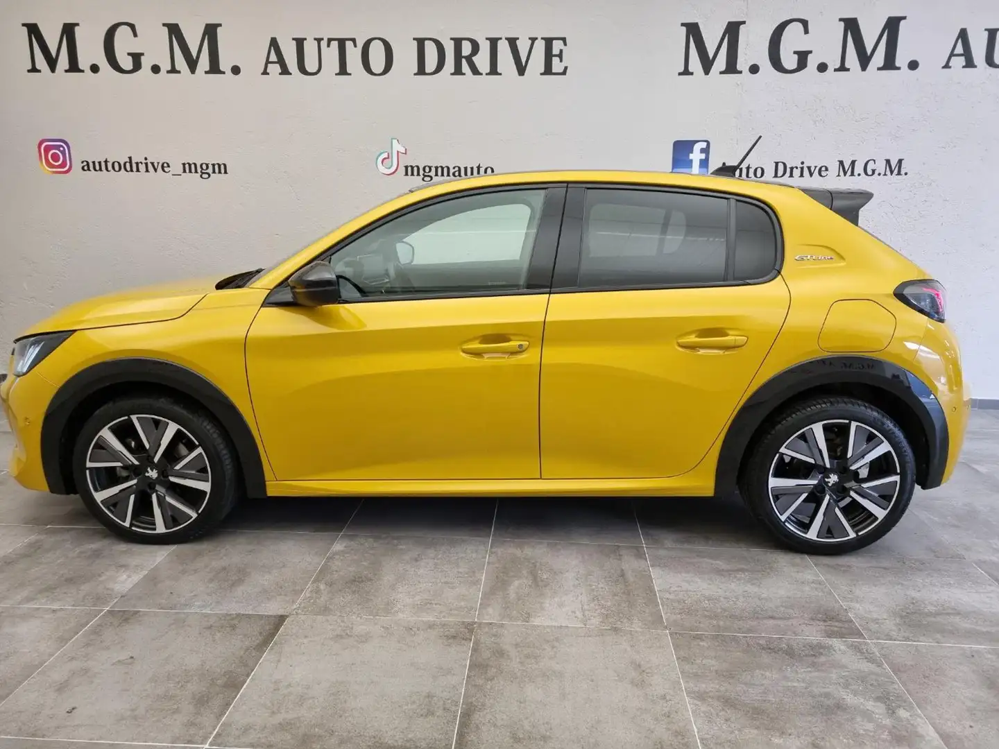 Peugeot 208 PureTech 130 Stop&Start EAT8 5 porte GT Line Giallo - 2