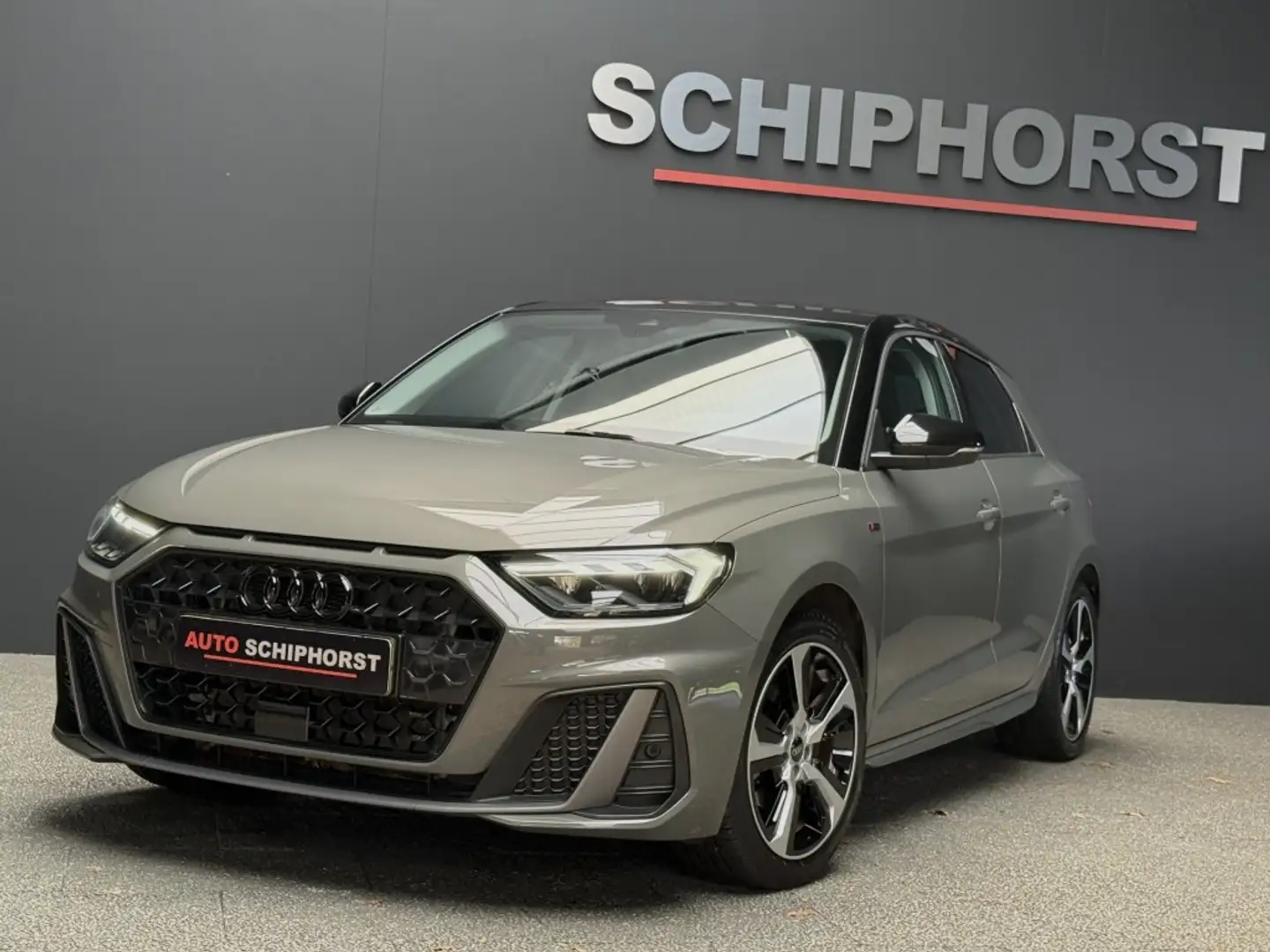 Audi A1 Sportback 30 TFSI 110pk S-line chronos grijs/zwart Grijs - 1