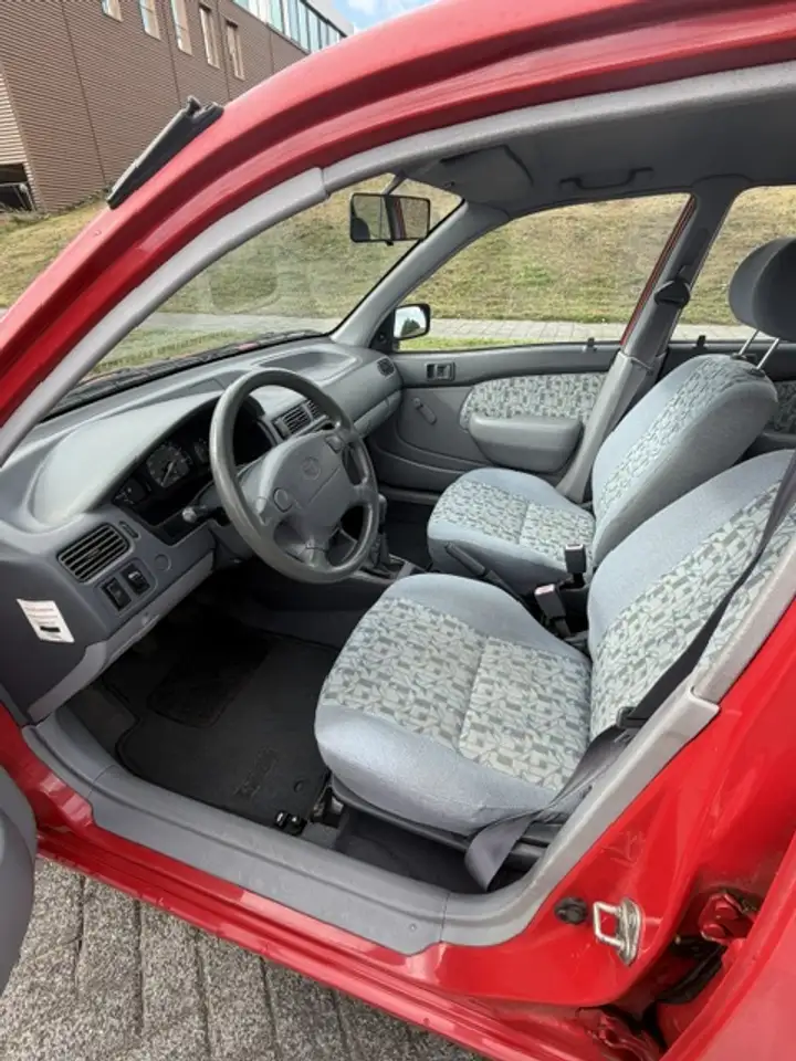 Toyota Starlet 1.3-16V, foto 8