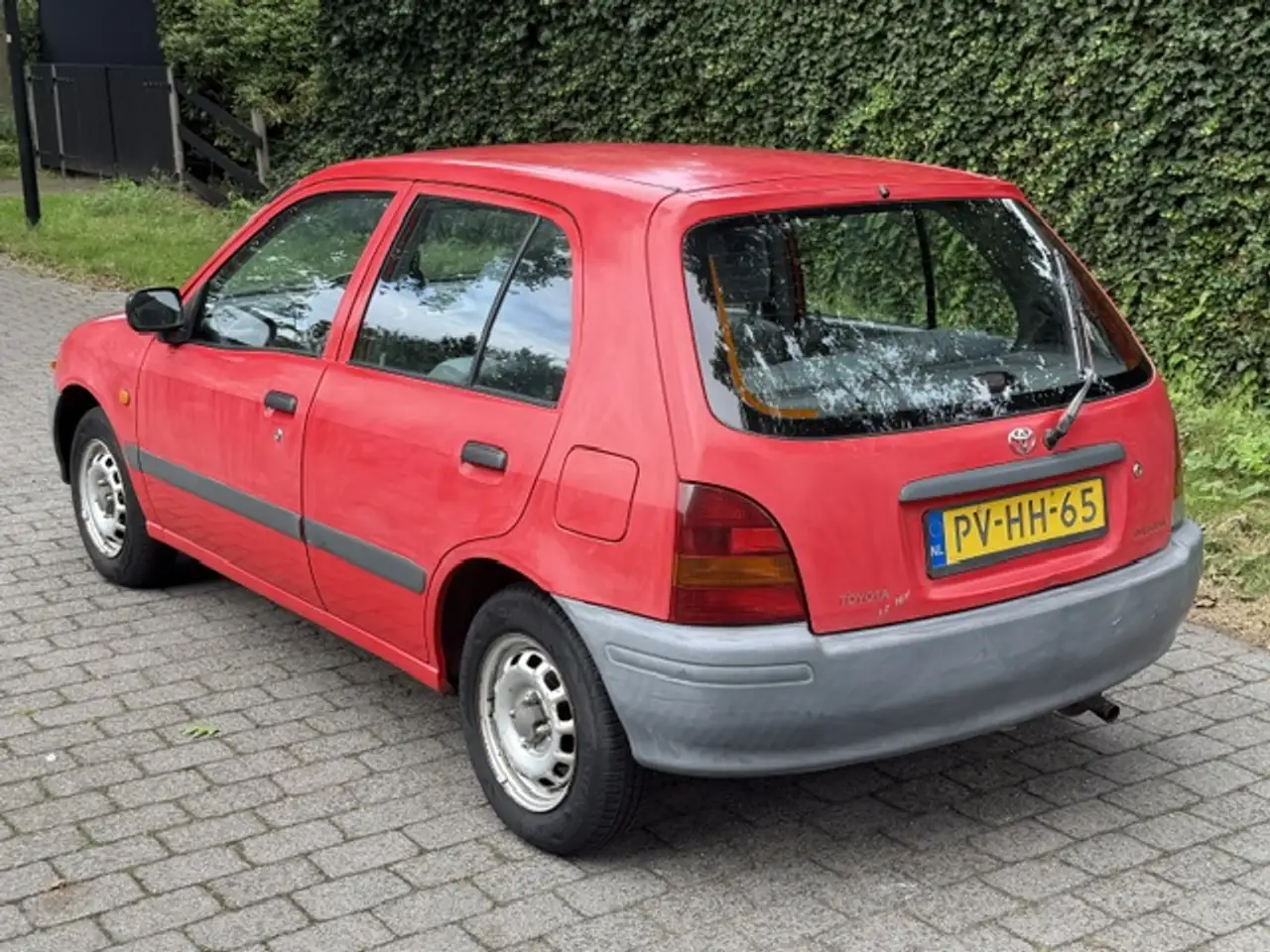 Toyota Starlet 1.3-16V, foto 2