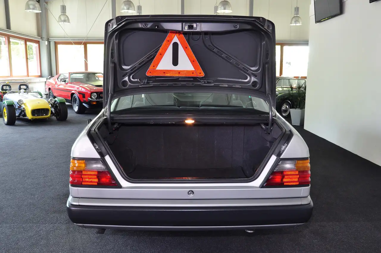 Mercedes-Benz 230 CE Coupe (C124/W124) ! Erst 056.260 km ! 1. Hand !, foto 11